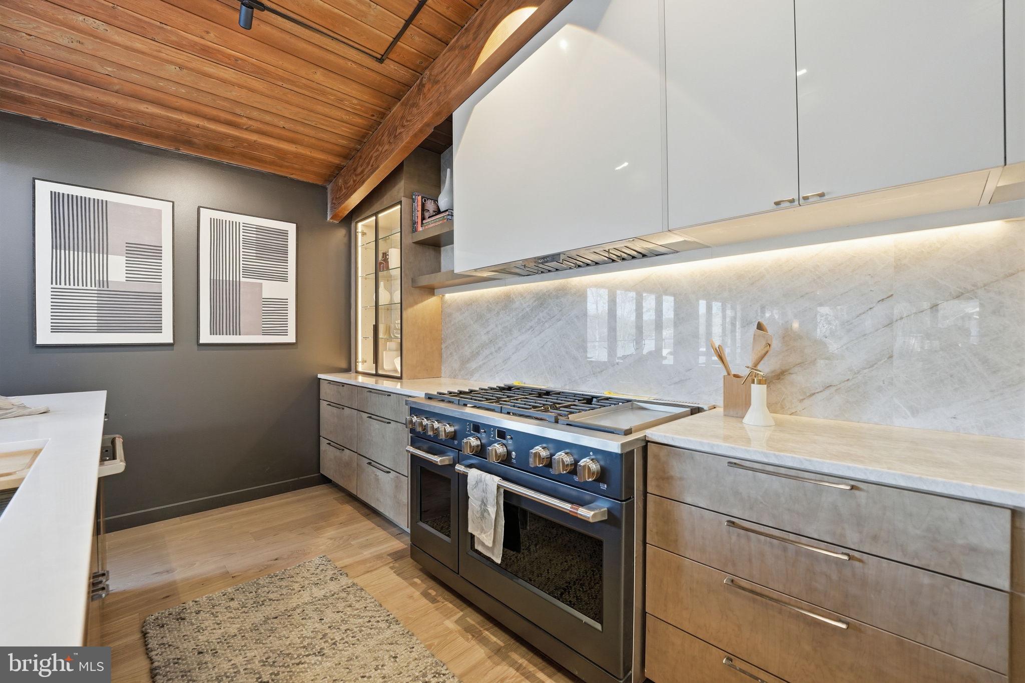 RESTON - Residential