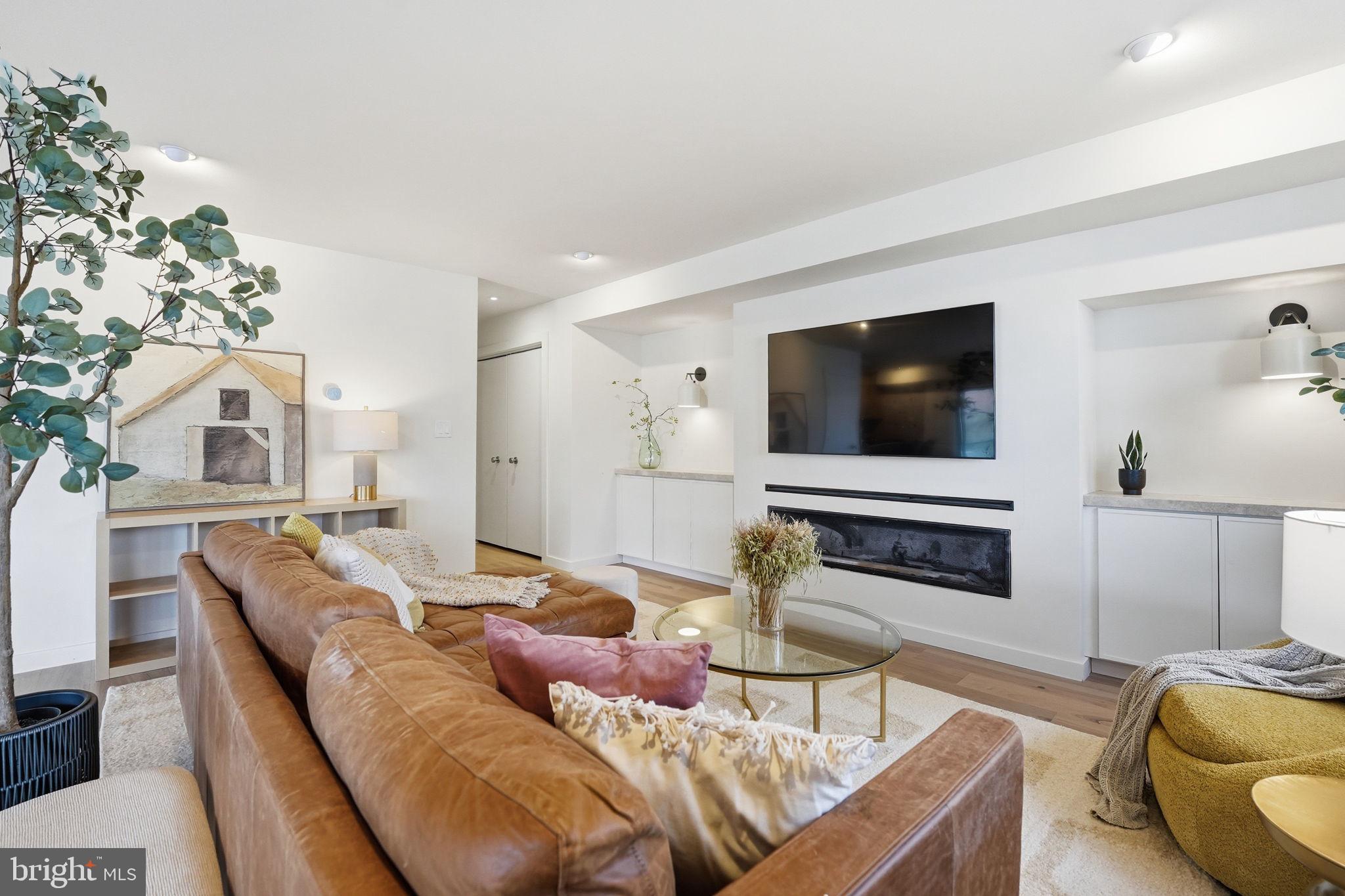 RESTON - Residential