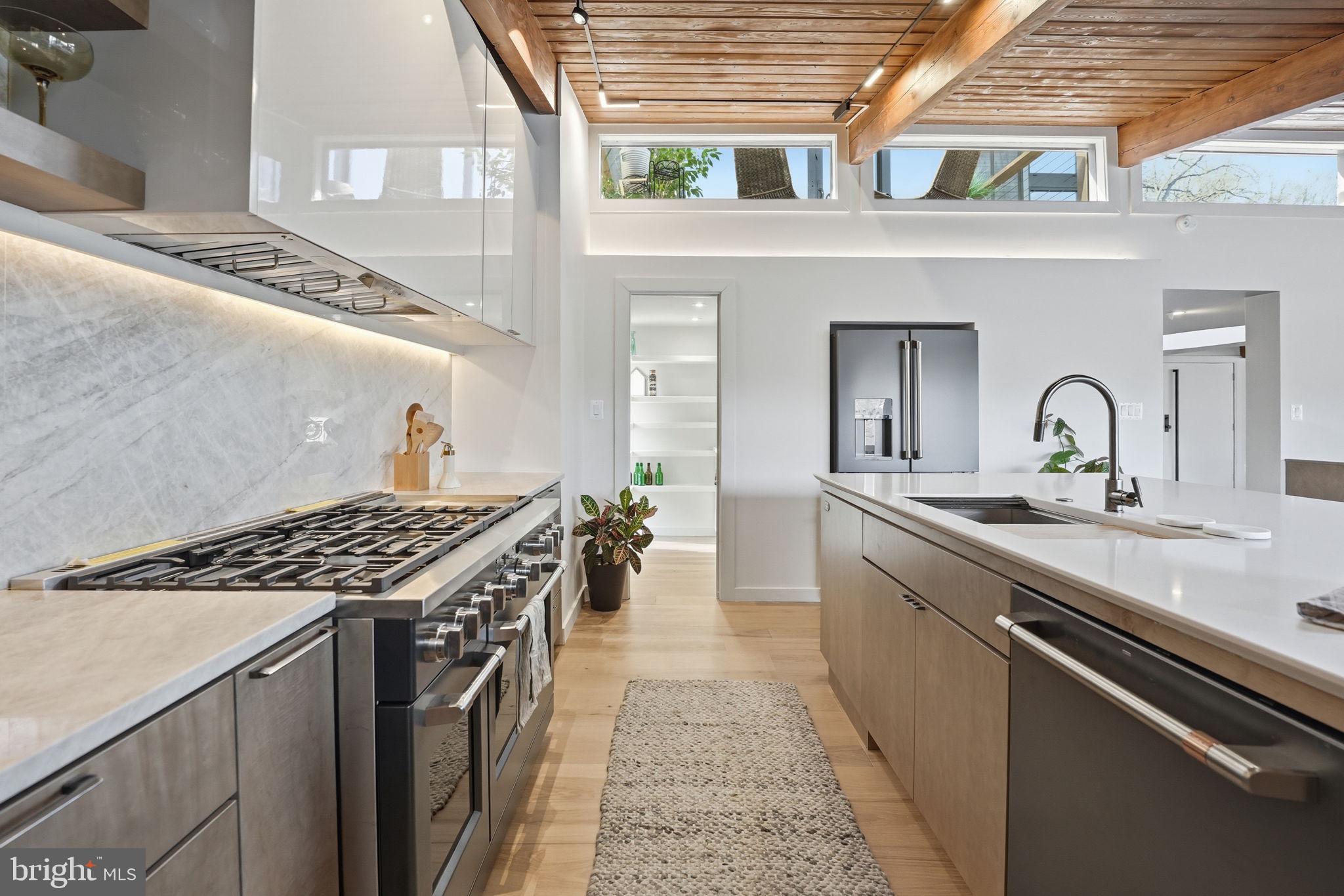 RESTON - Residential