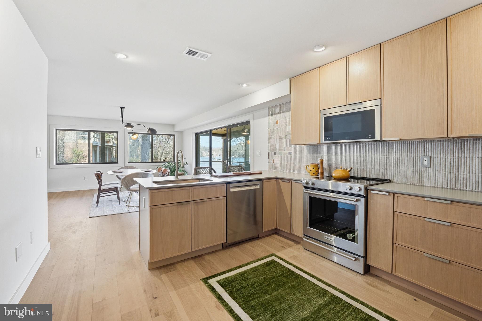 RESTON - Residential