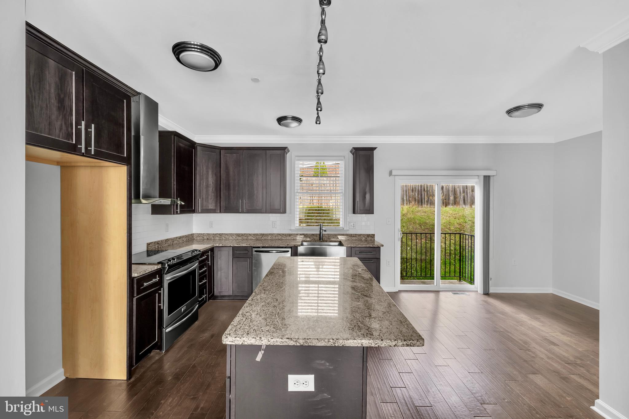 437 WOODCREST DRIVE SE
