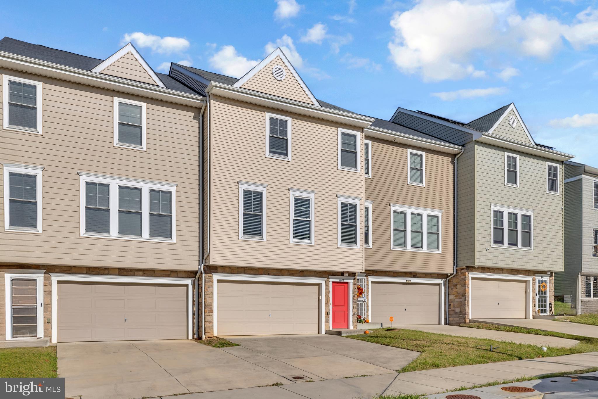 437 WOODCREST DRIVE SE