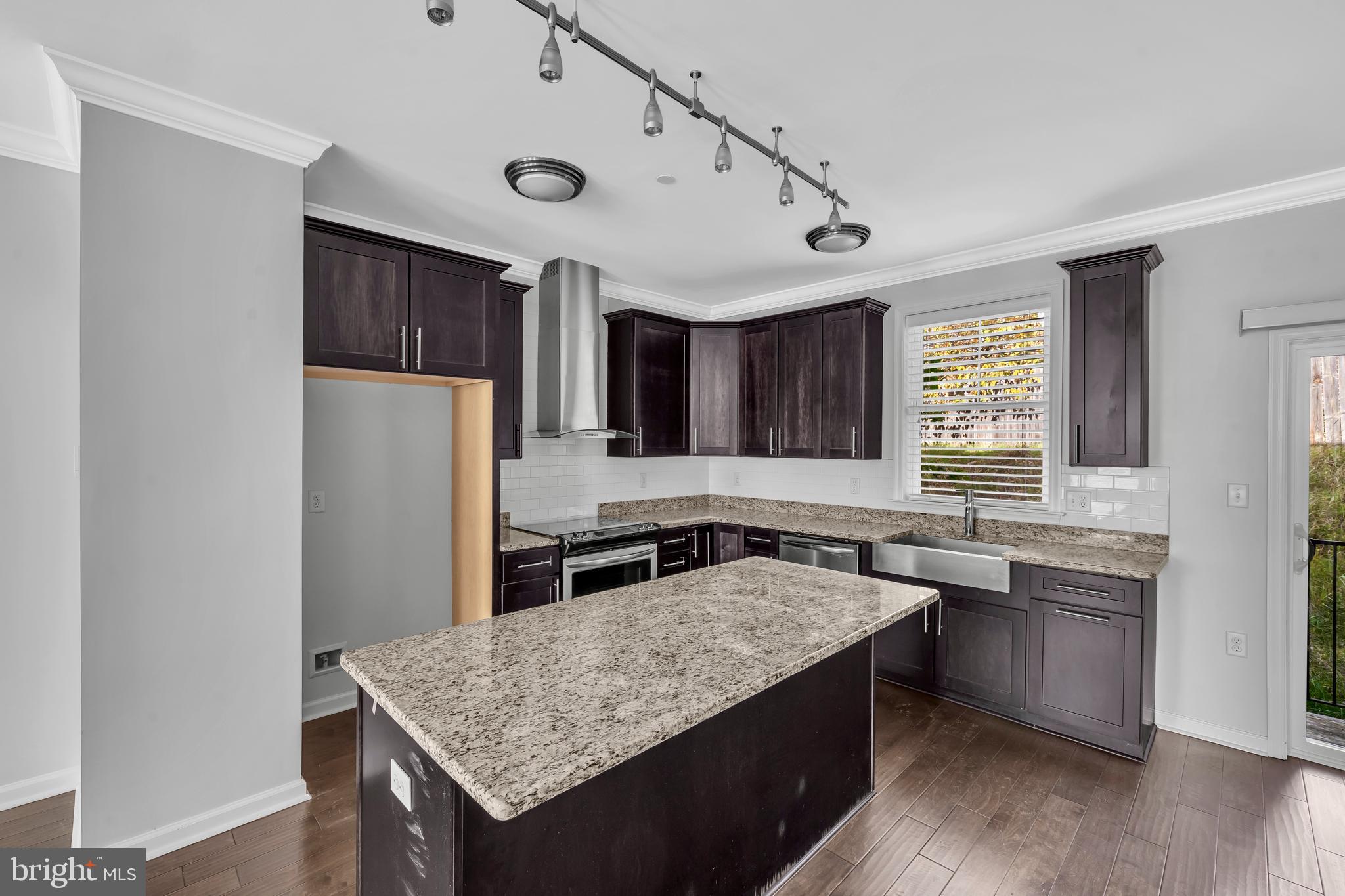 437 WOODCREST DRIVE SE