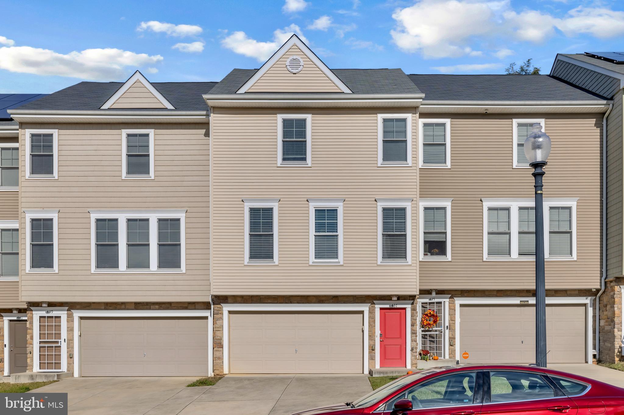 437 WOODCREST DRIVE SE