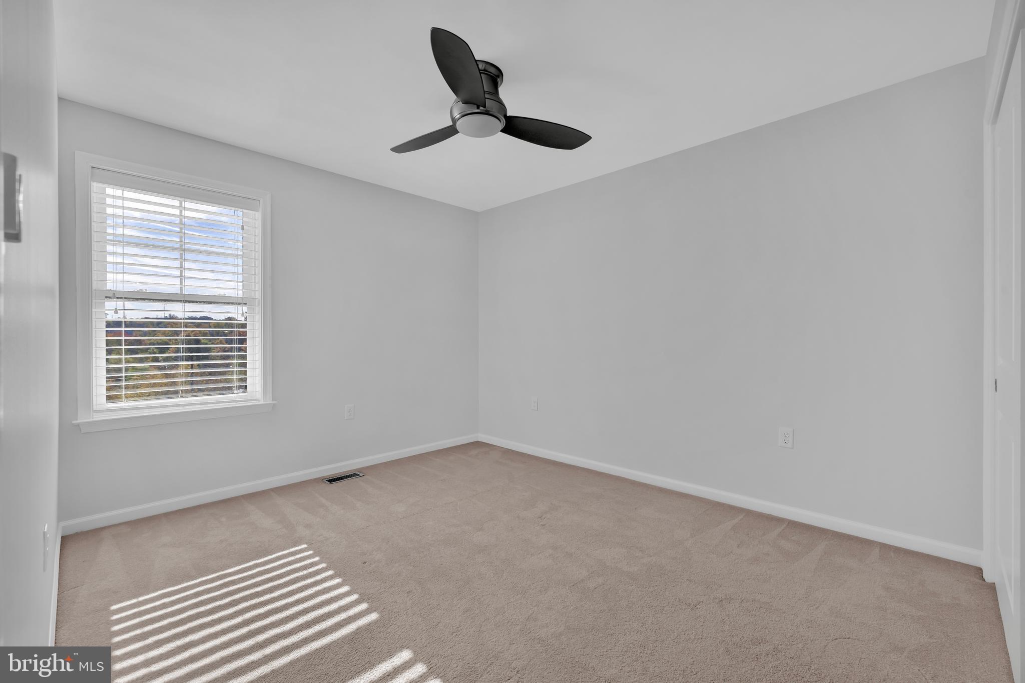 437 WOODCREST DRIVE SE