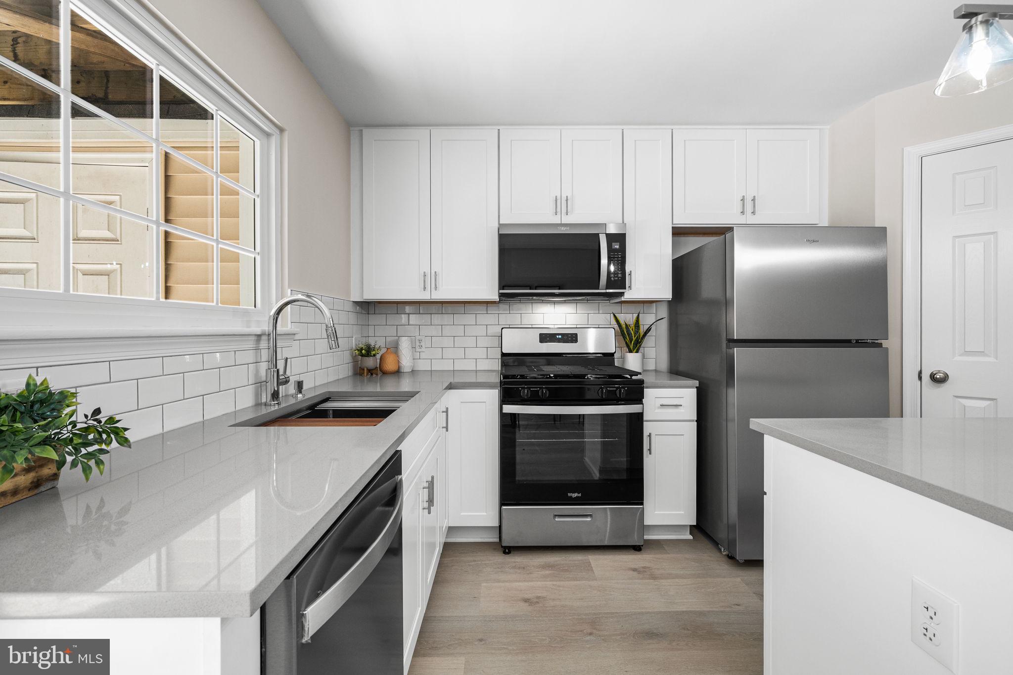 FAIR LAKES - Residential