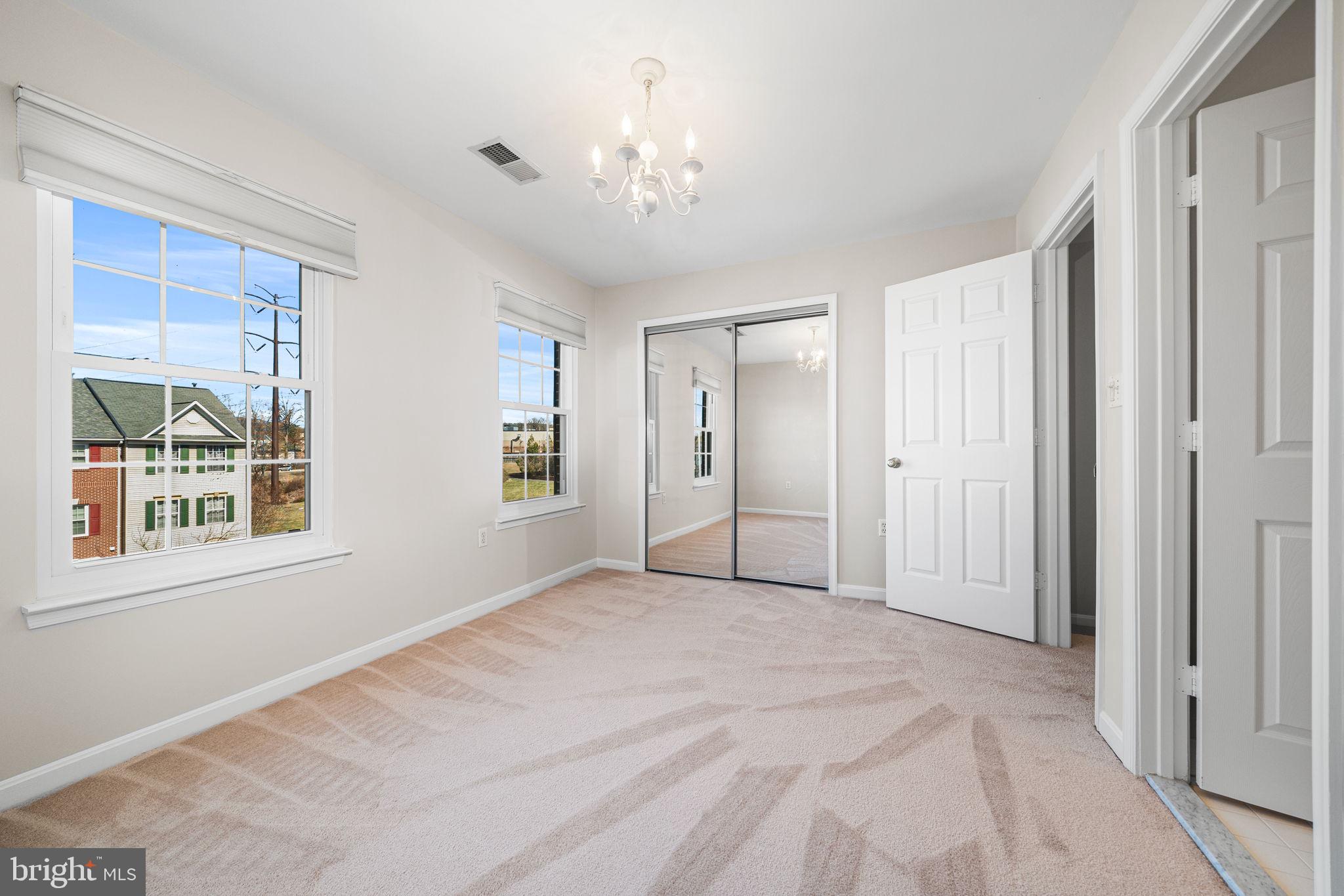 FAIR LAKES - Residential