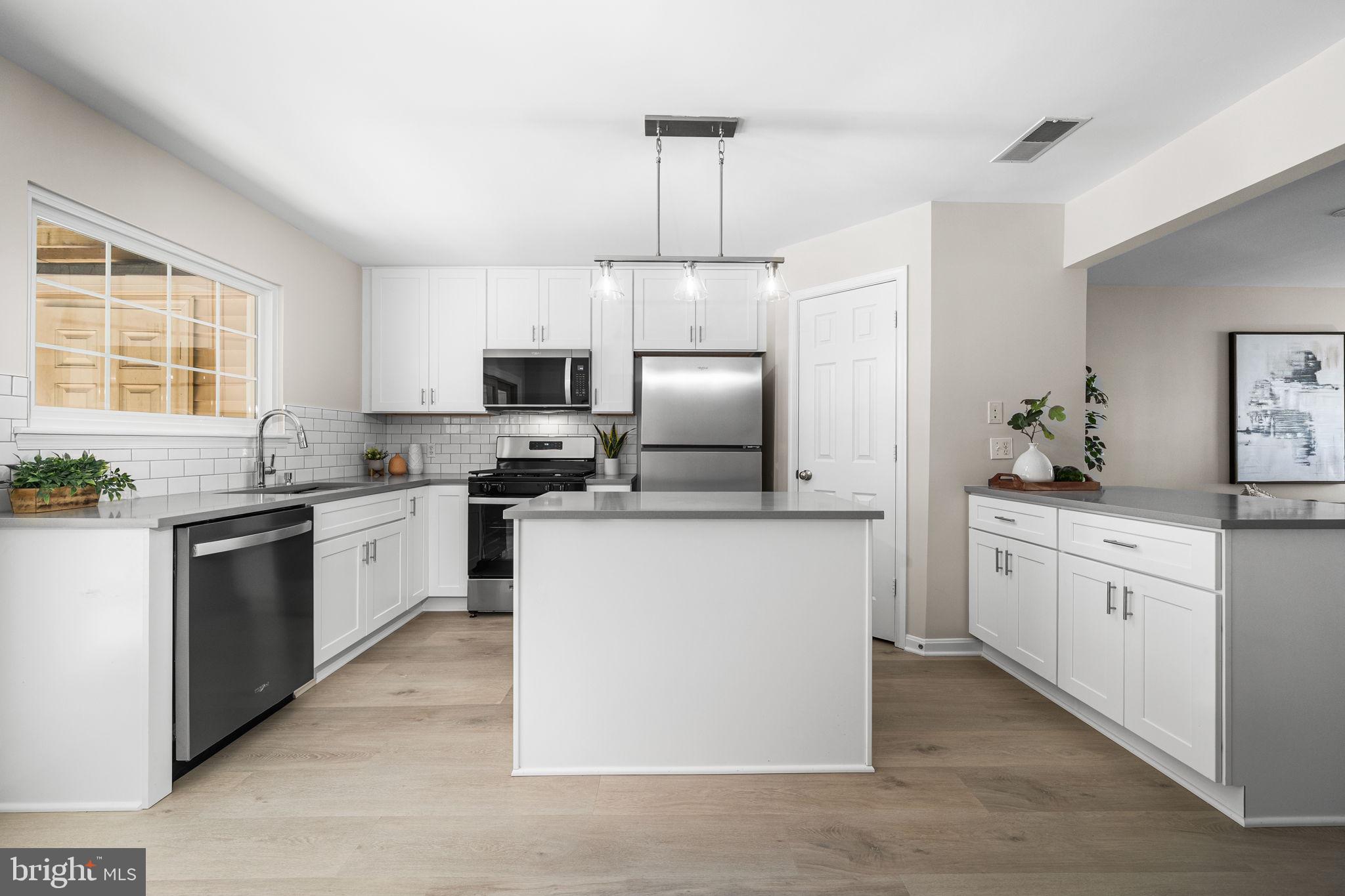 FAIR LAKES - Residential