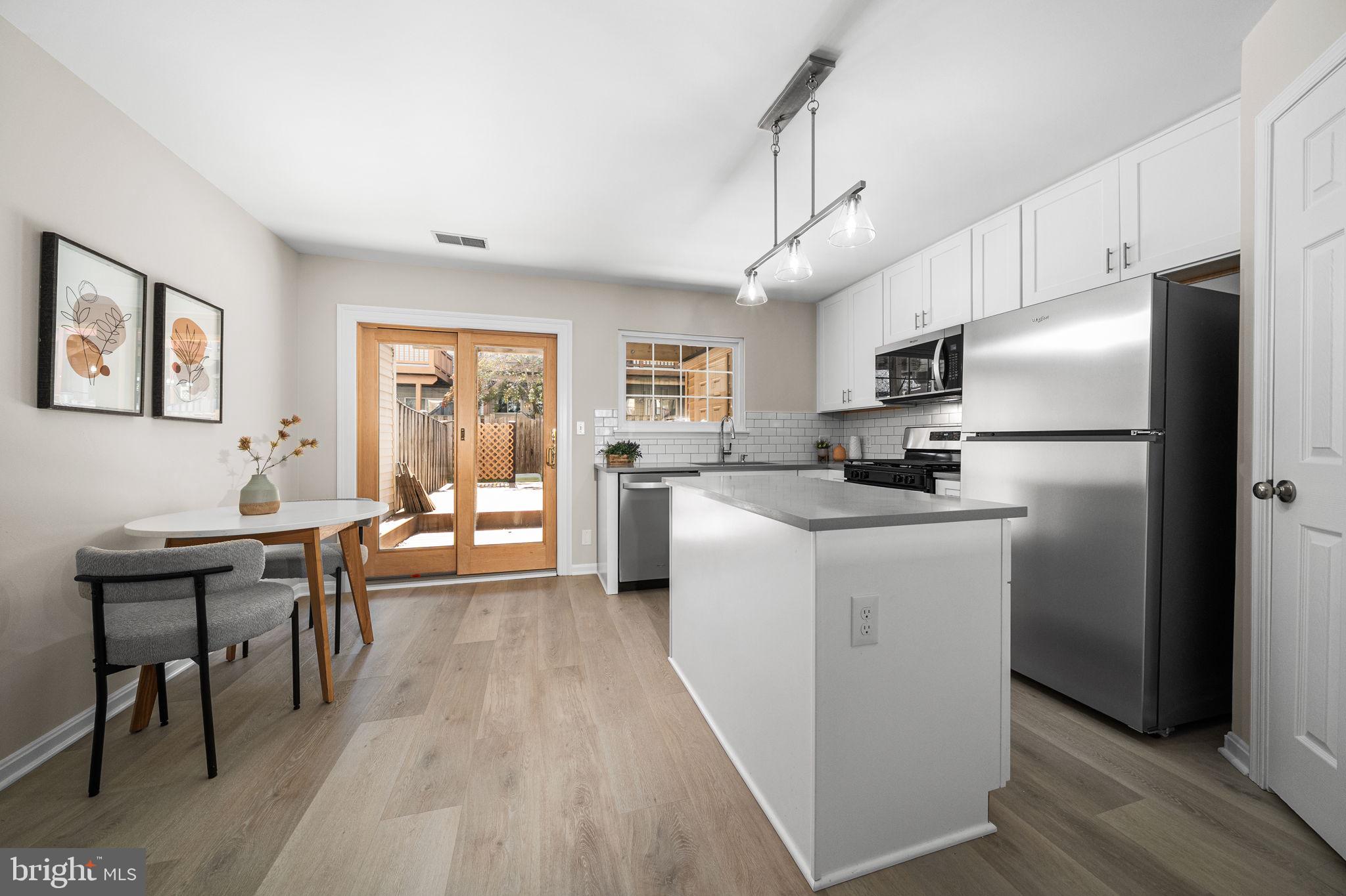 FAIR LAKES - Residential