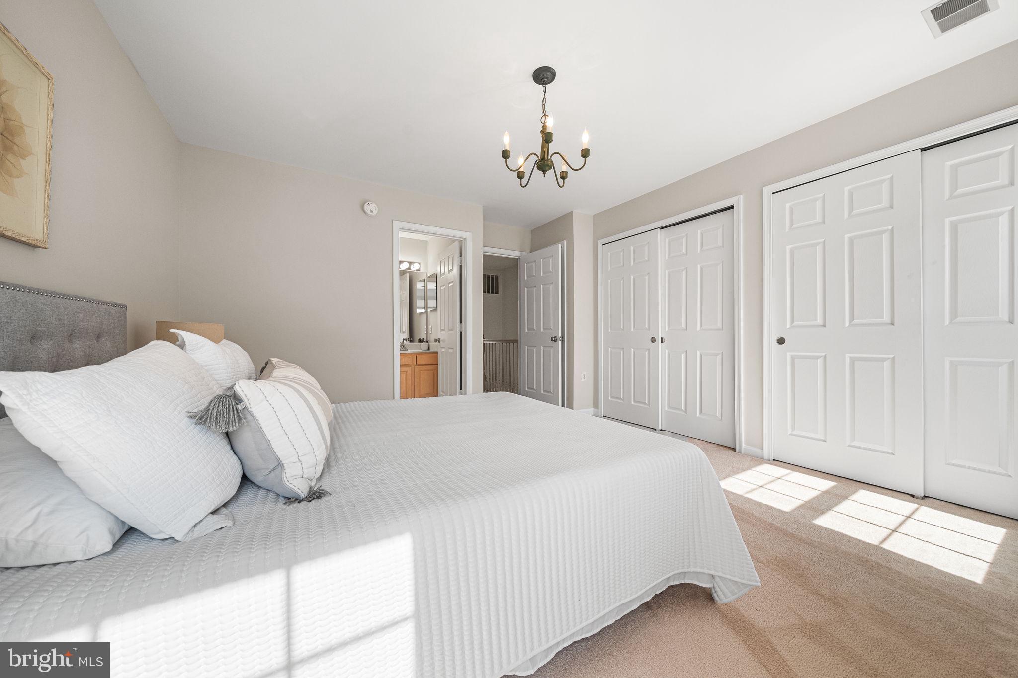 FAIR LAKES - Residential