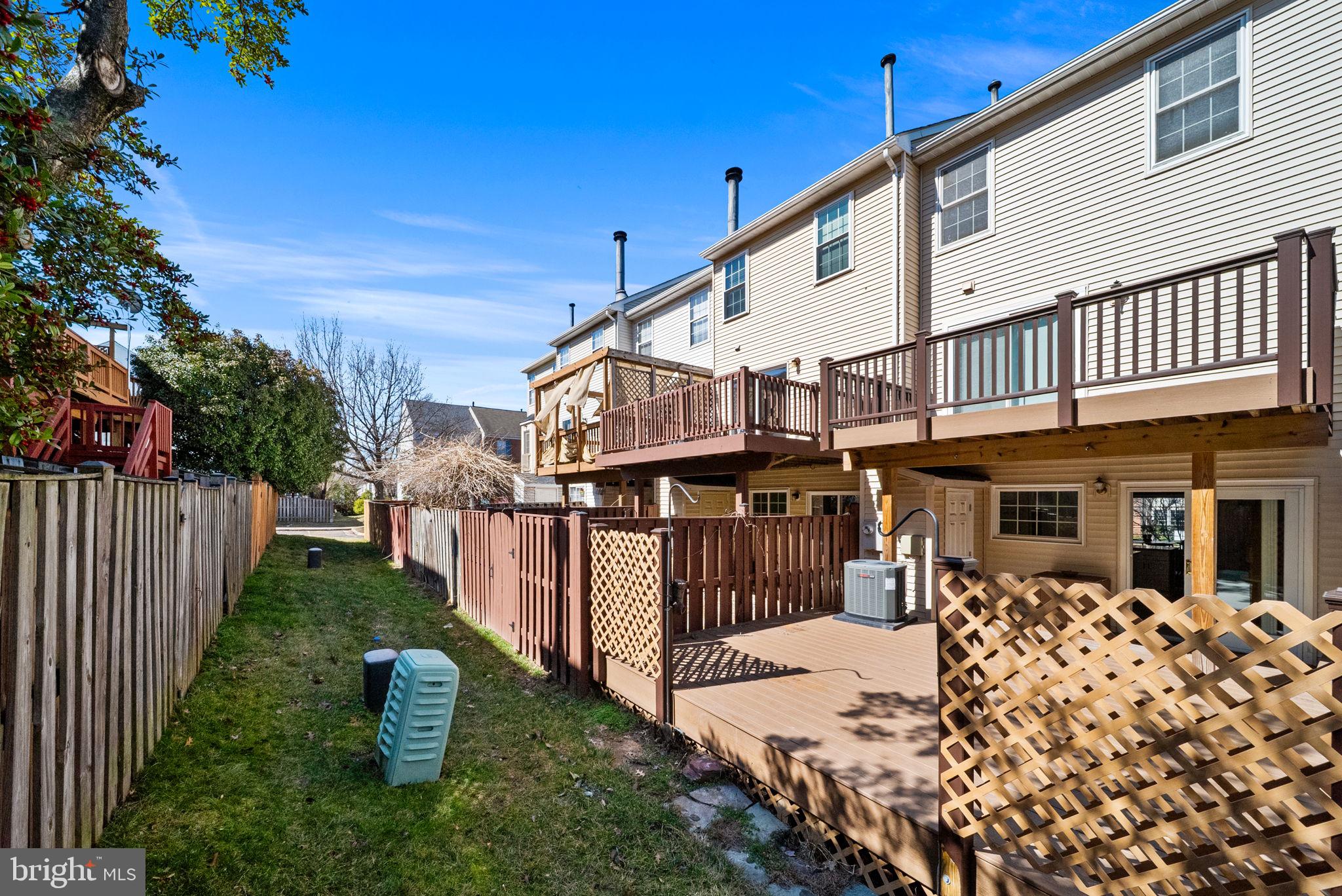 FAIR LAKES - Residential