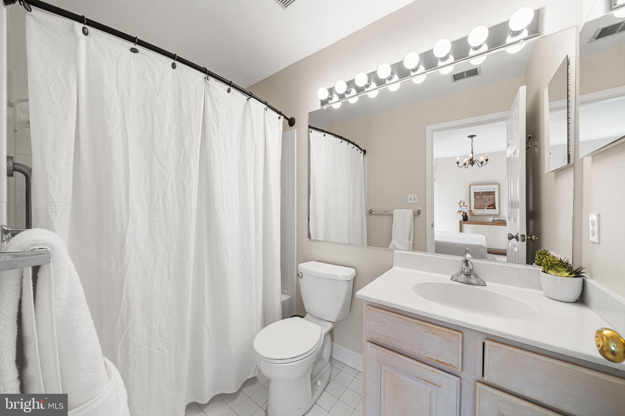 FAIR LAKES - Residential