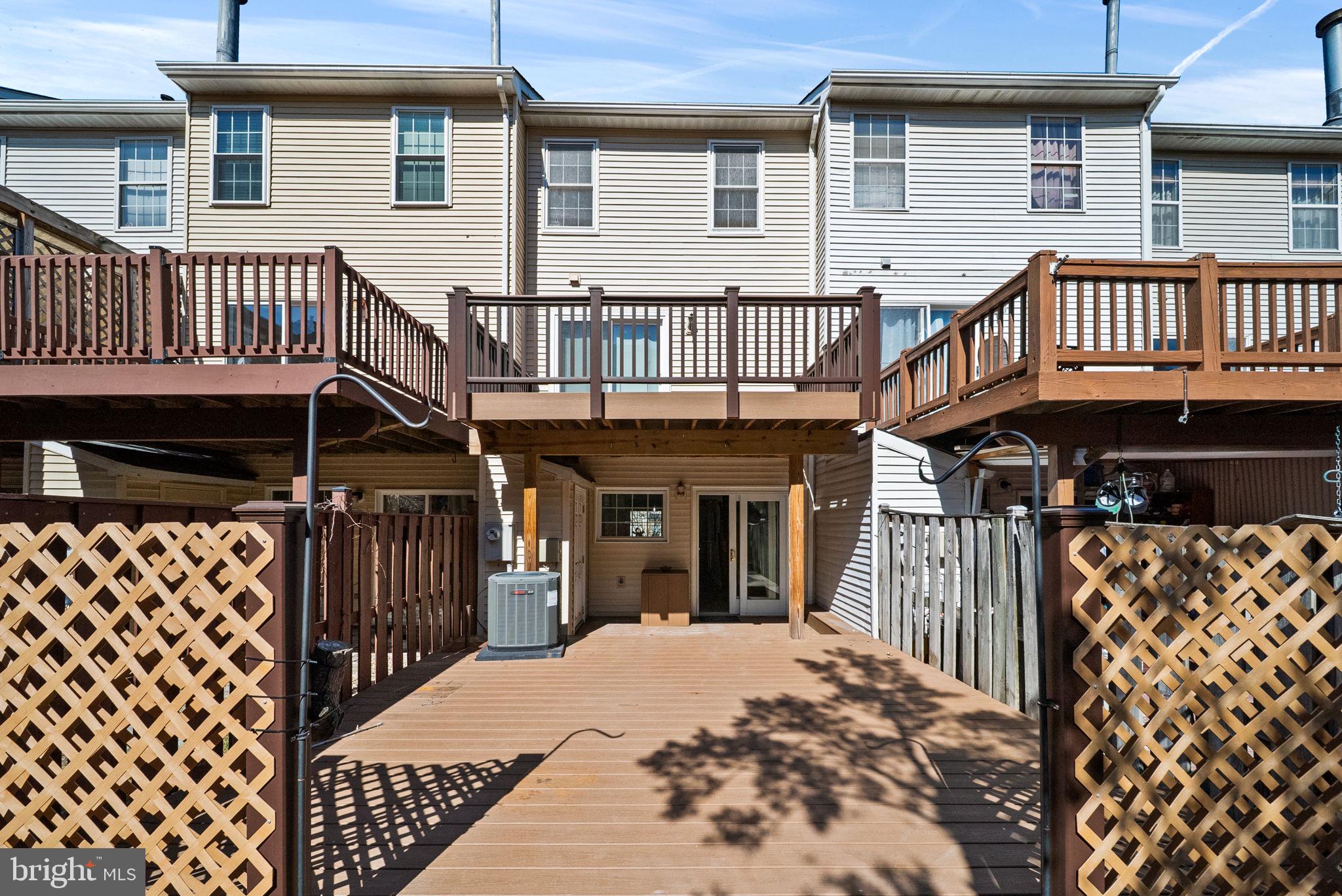 FAIR LAKES - Residential