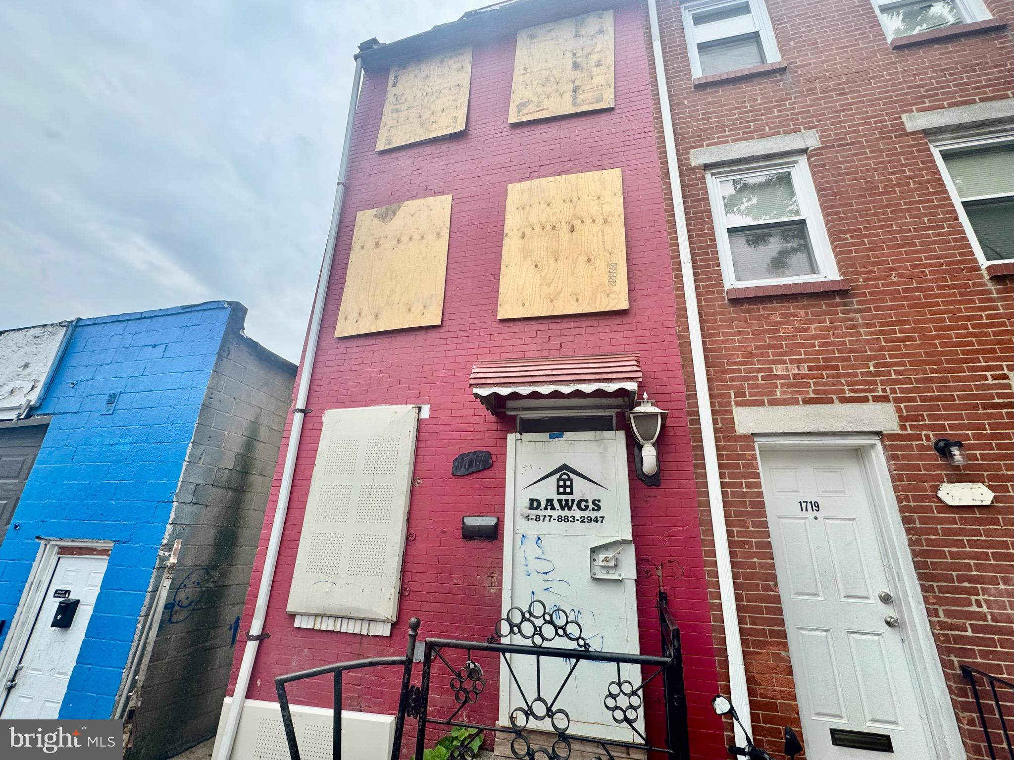 Welcome to your next project! This property offers great potential and is ready for renovation. All bedrooms and bathrooms are located on the second floor. The home features an unfinished basement with a laundry area and a fenced backyard patio. Conveniently located near Union Square Park and Franklin Square Park. Schedule your showing today!