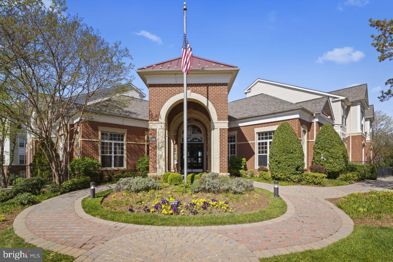 FAIRFAX RIDGE CONDOS - Residential