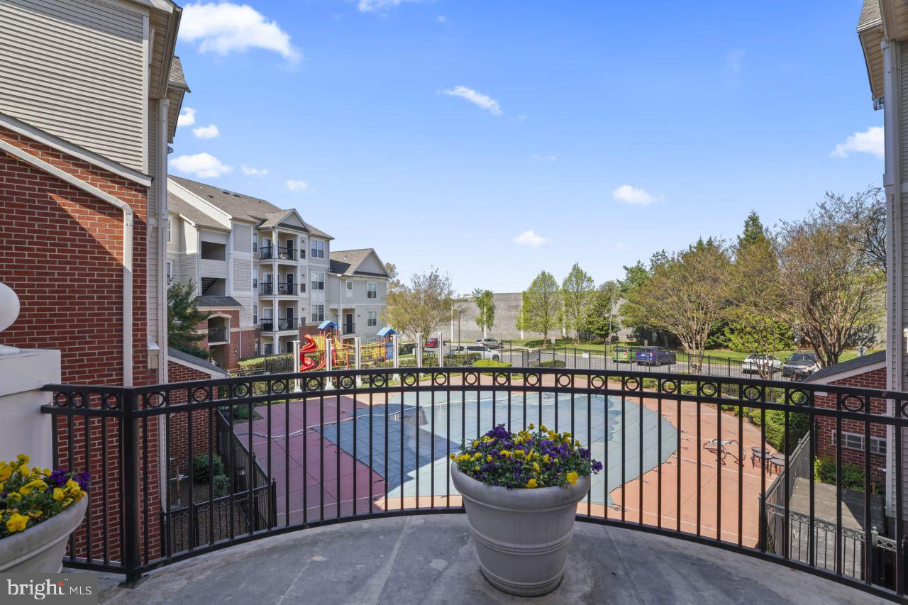 FAIRFAX RIDGE CONDOS - Residential