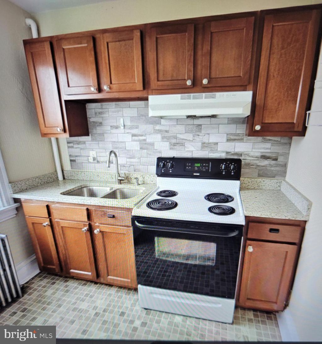 Photo of 541 E High Street #3RD FLOOR, POTTSTOWN, PA 19464 (MLS # PAMC2162178)