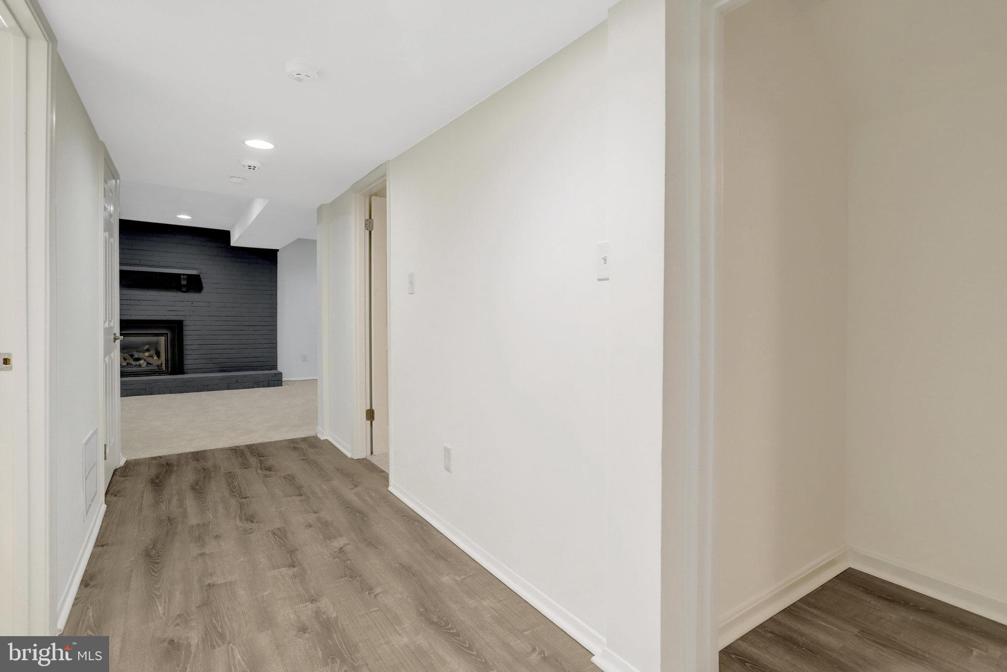 ROLLING VALLEY - Residential Lease