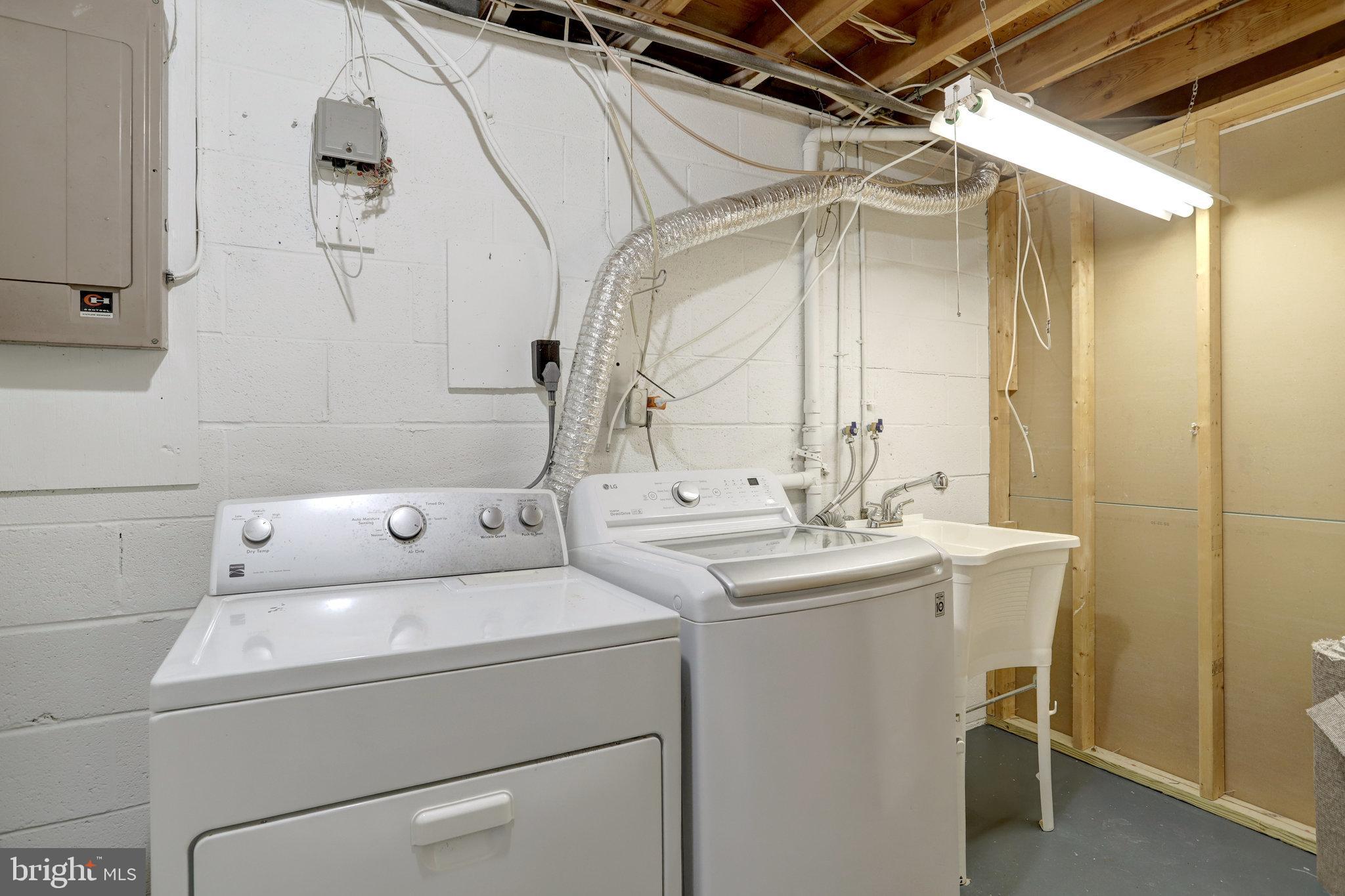 ROLLING VALLEY - Residential Lease