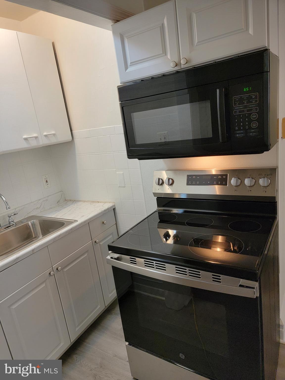 Welcome to this freshly updated efficiency apartment in the heart of Upper Darby! This 200-square-foot unit offers everything you need in a compact, well-designed space. Featuring brand new appliances, including a refrigerator and stove, this cozy apartment is ideal for anyone seeking low-maintenance, convenient living.
Located in a vibrant neighborhood, you’ll be just steps away from local shops, restaurants, and public transportation. Whether you’re commuting into the city or enjoying what Upper Darby has to offer, this location delivers both comfort and accessibility.
Perfect for a minimalist lifestyle or someone looking for a simple, budget-friendly place to call home.