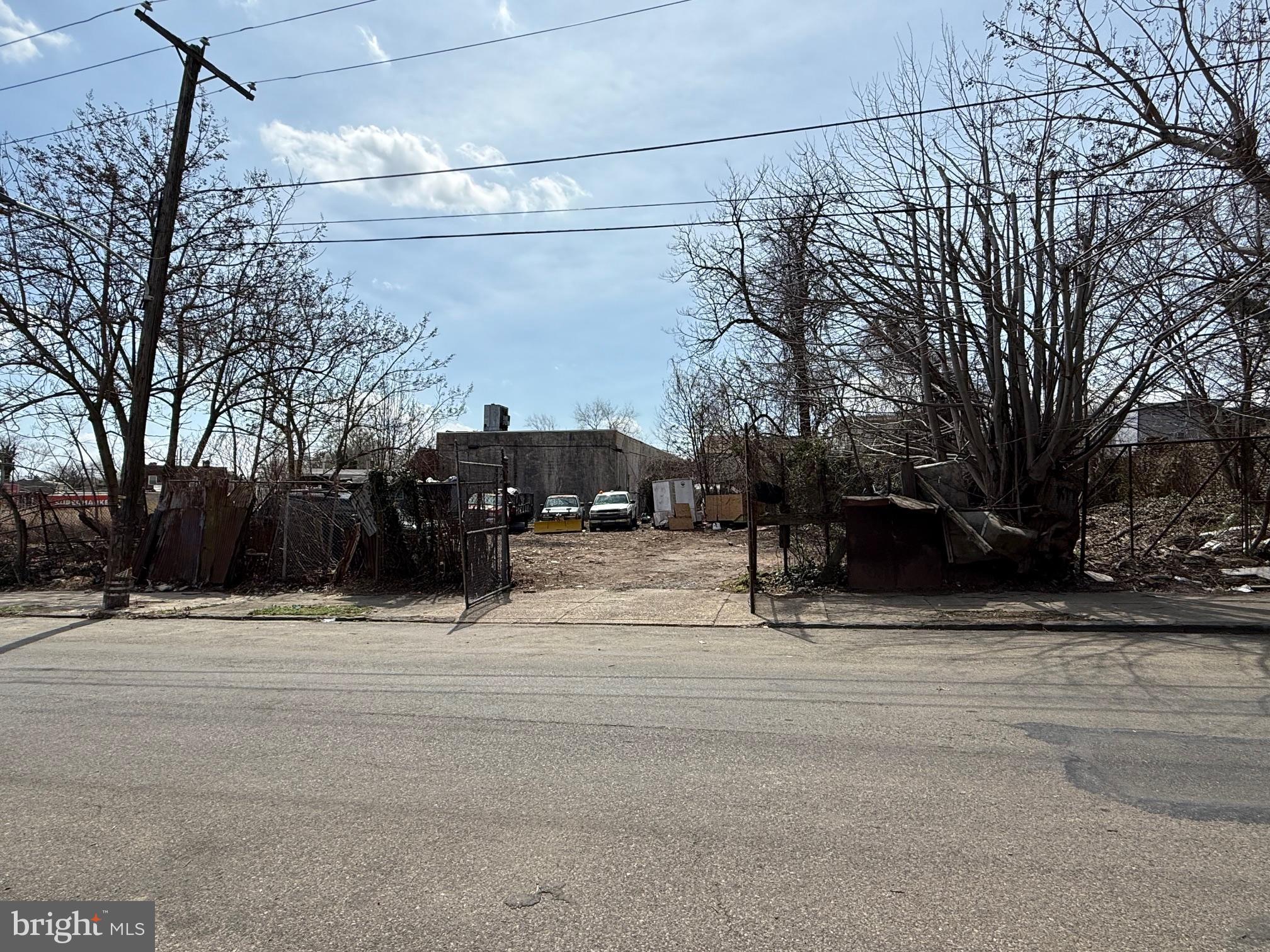 Calling all investors and developers. Prime location near LaSalle University. Size is 120x100. Zoning is RM1.