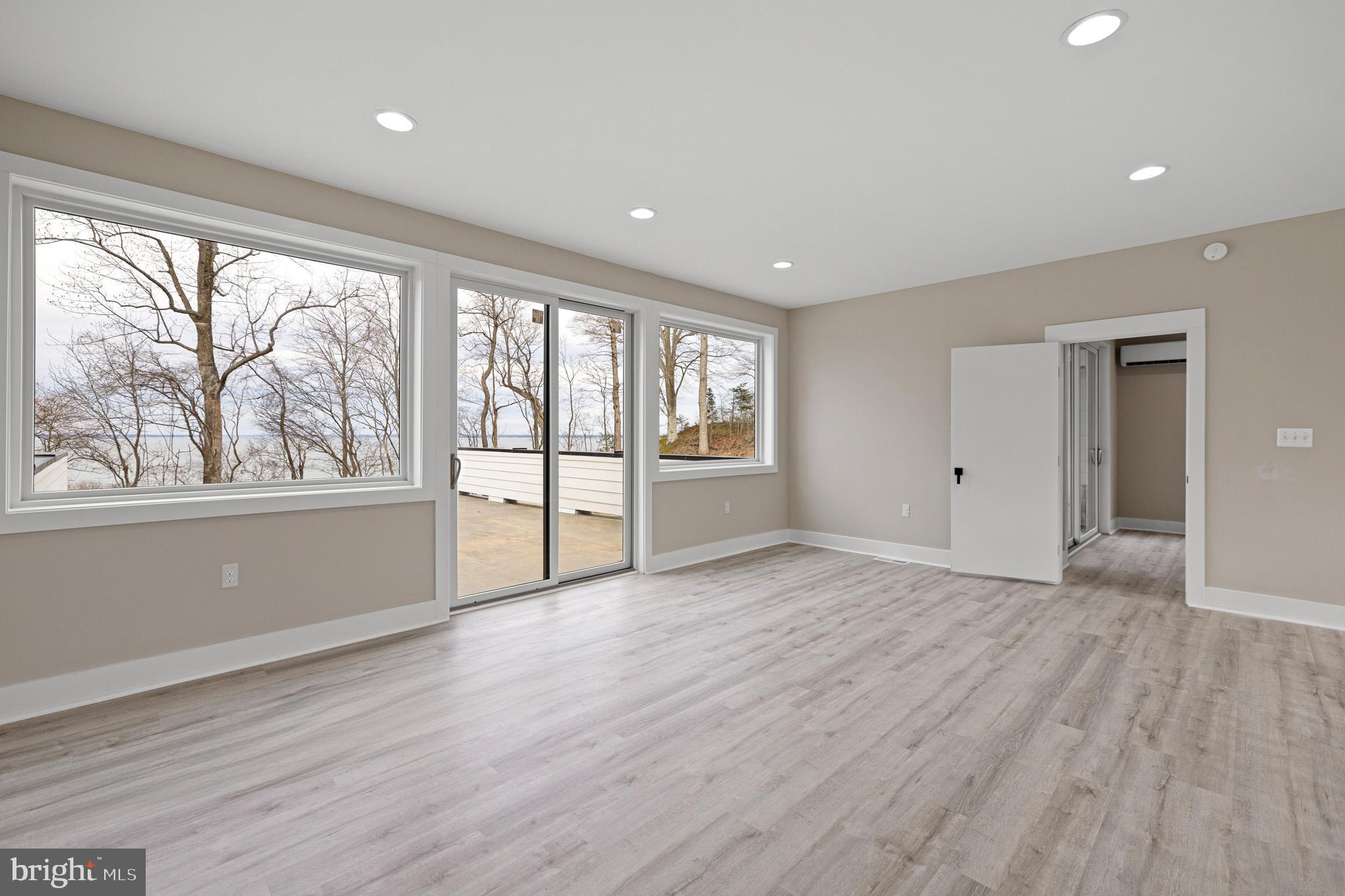 STRATFORD HARBOUR - Residential