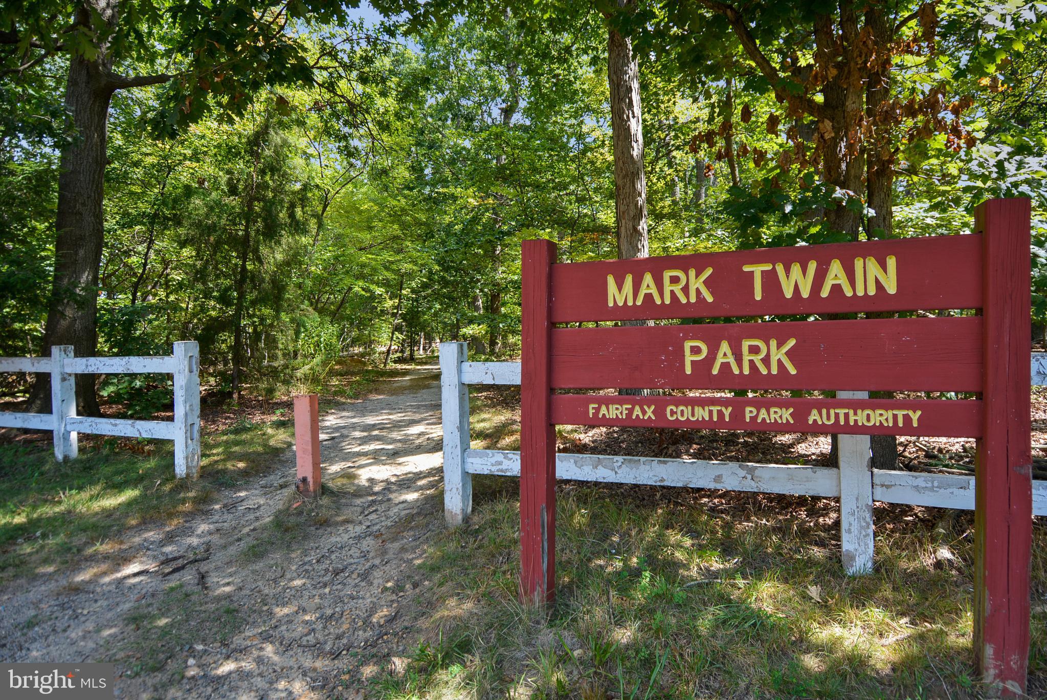 LAKE DEVEREUX - Residential