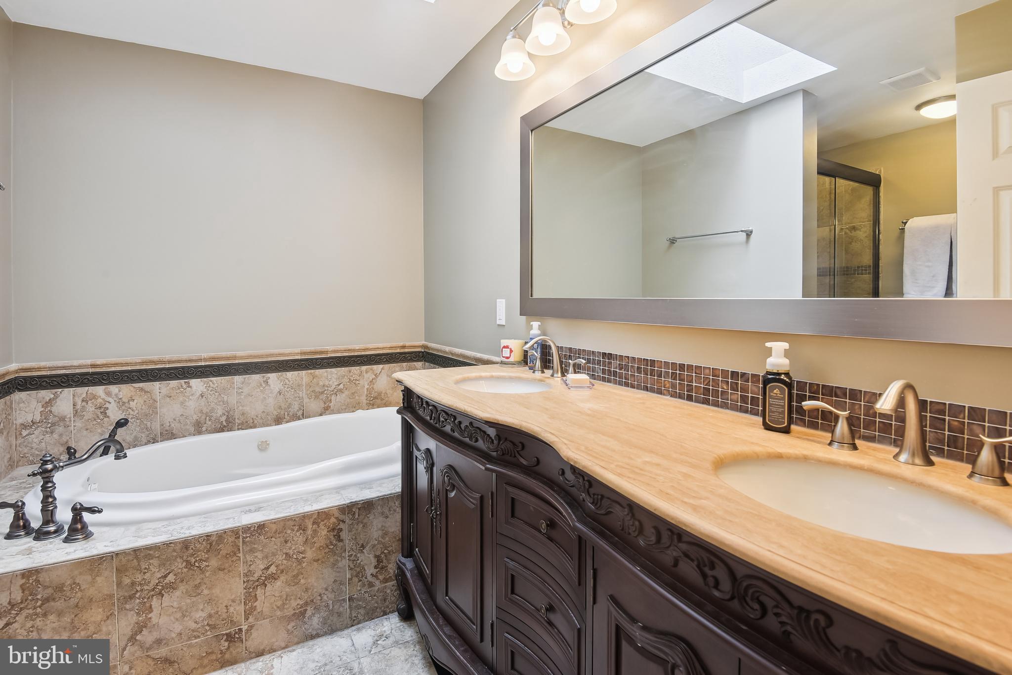 LAKE DEVEREUX - Residential