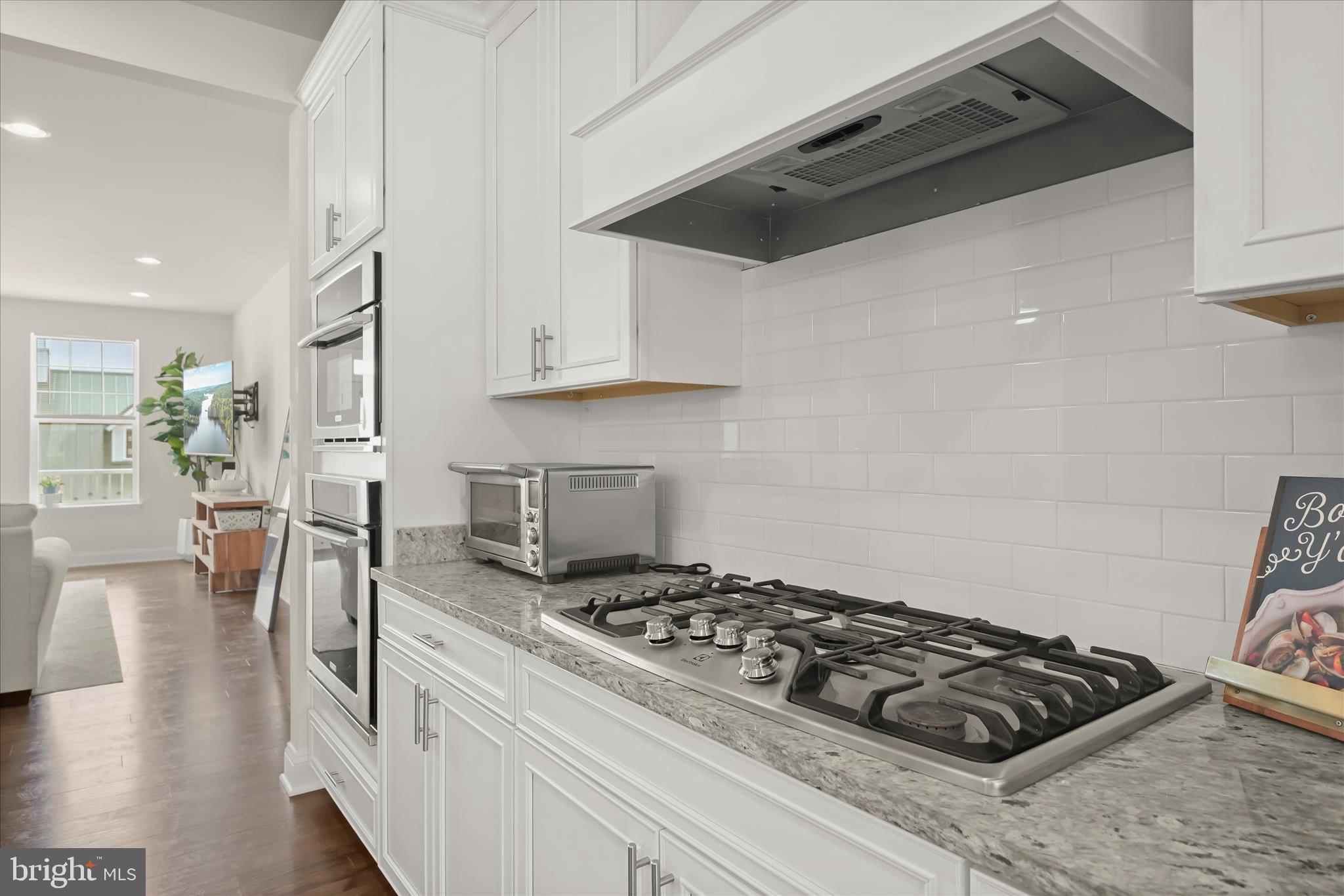 OXFORD SQUARE - Residential