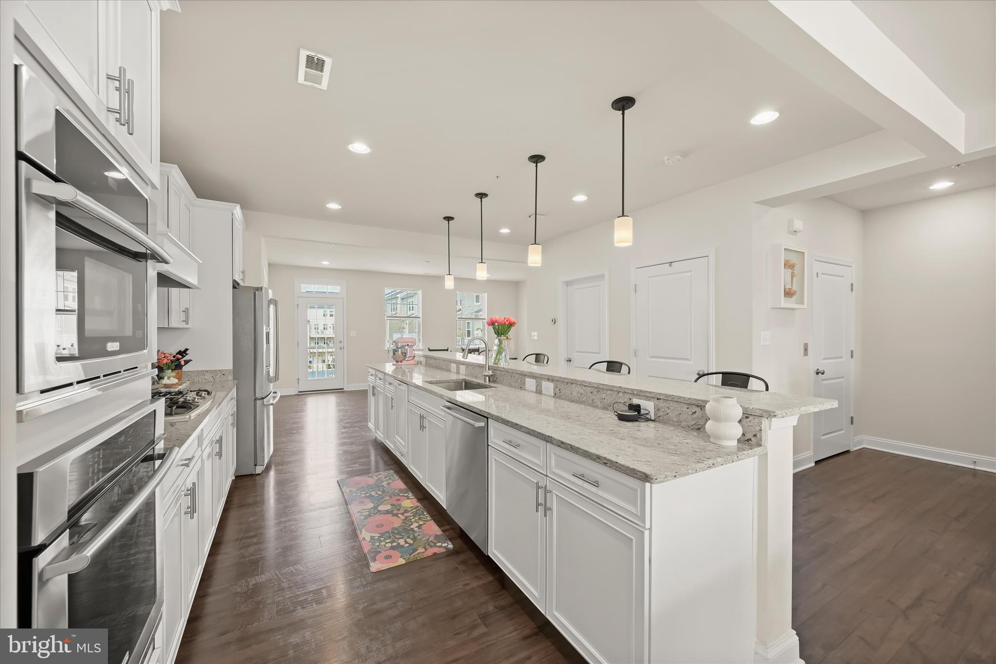 OXFORD SQUARE - Residential