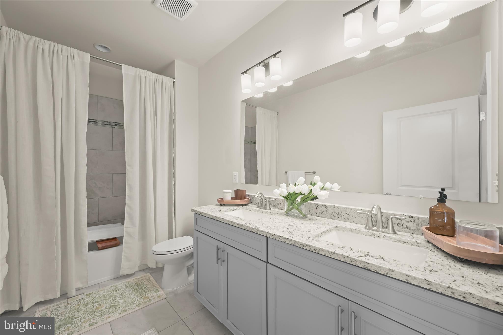 OXFORD SQUARE - Residential