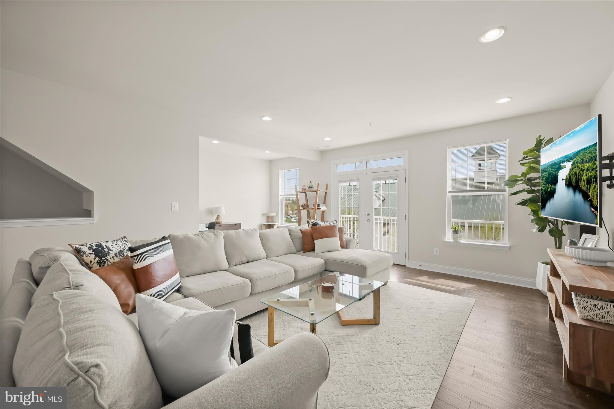 OXFORD SQUARE - Residential