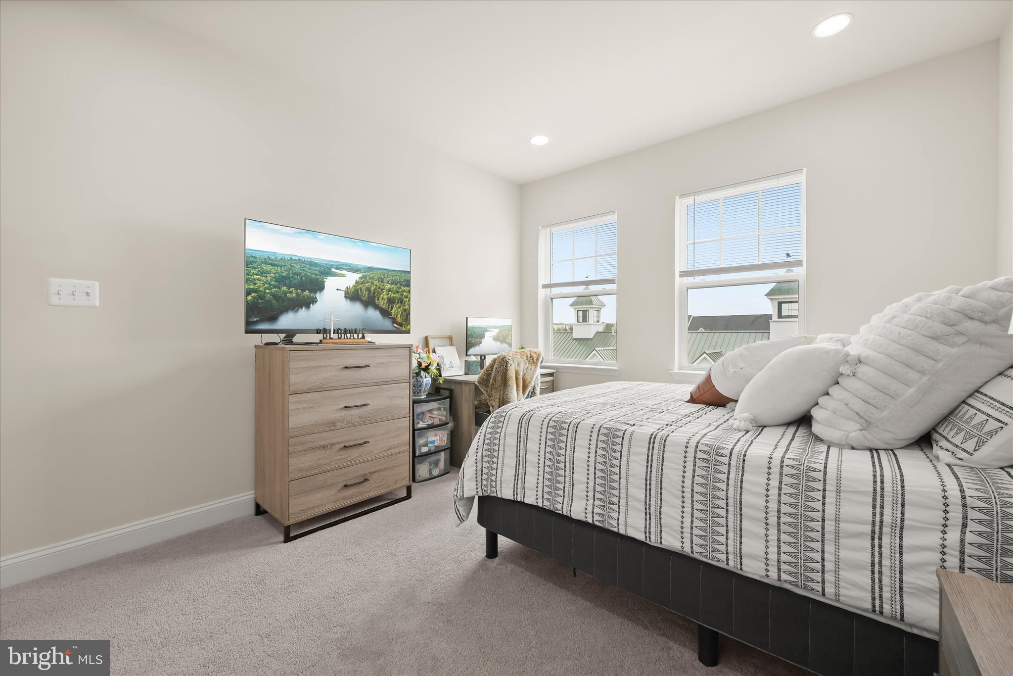 OXFORD SQUARE - Residential