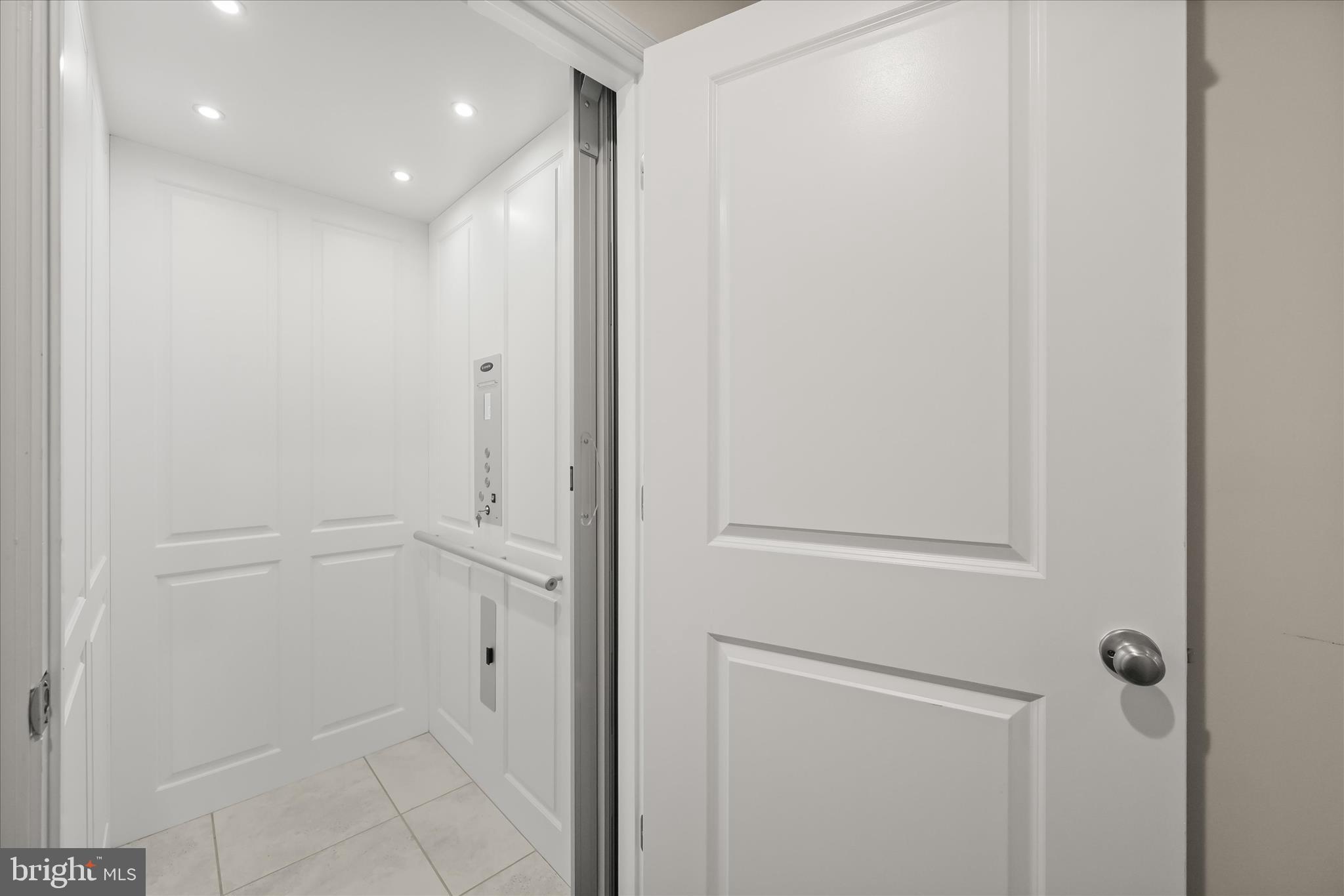 OXFORD SQUARE - Residential