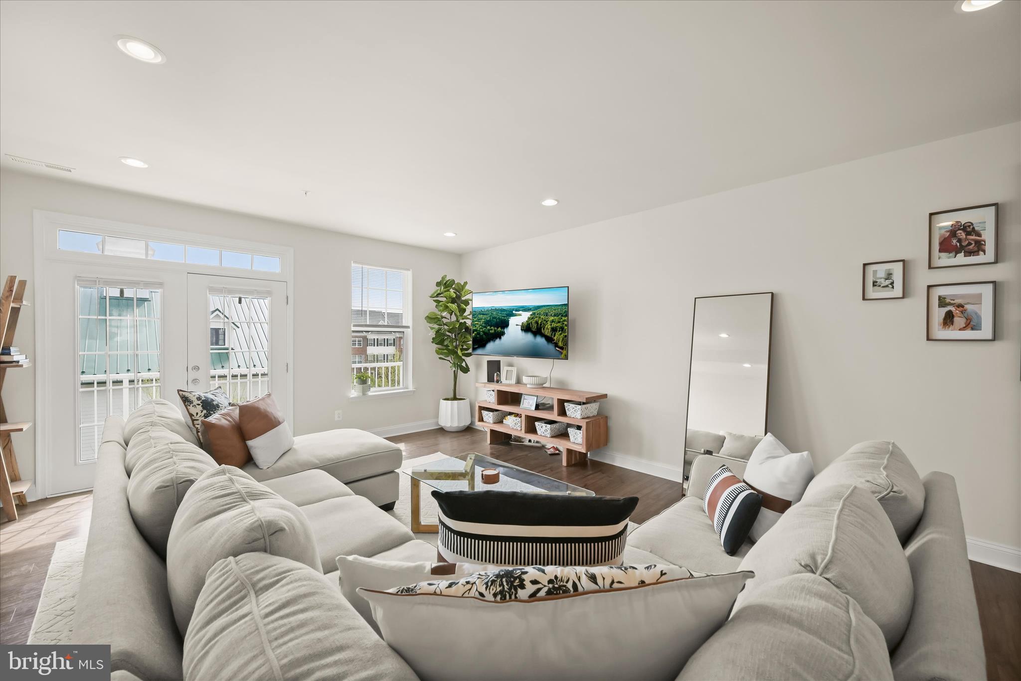 OXFORD SQUARE - Residential