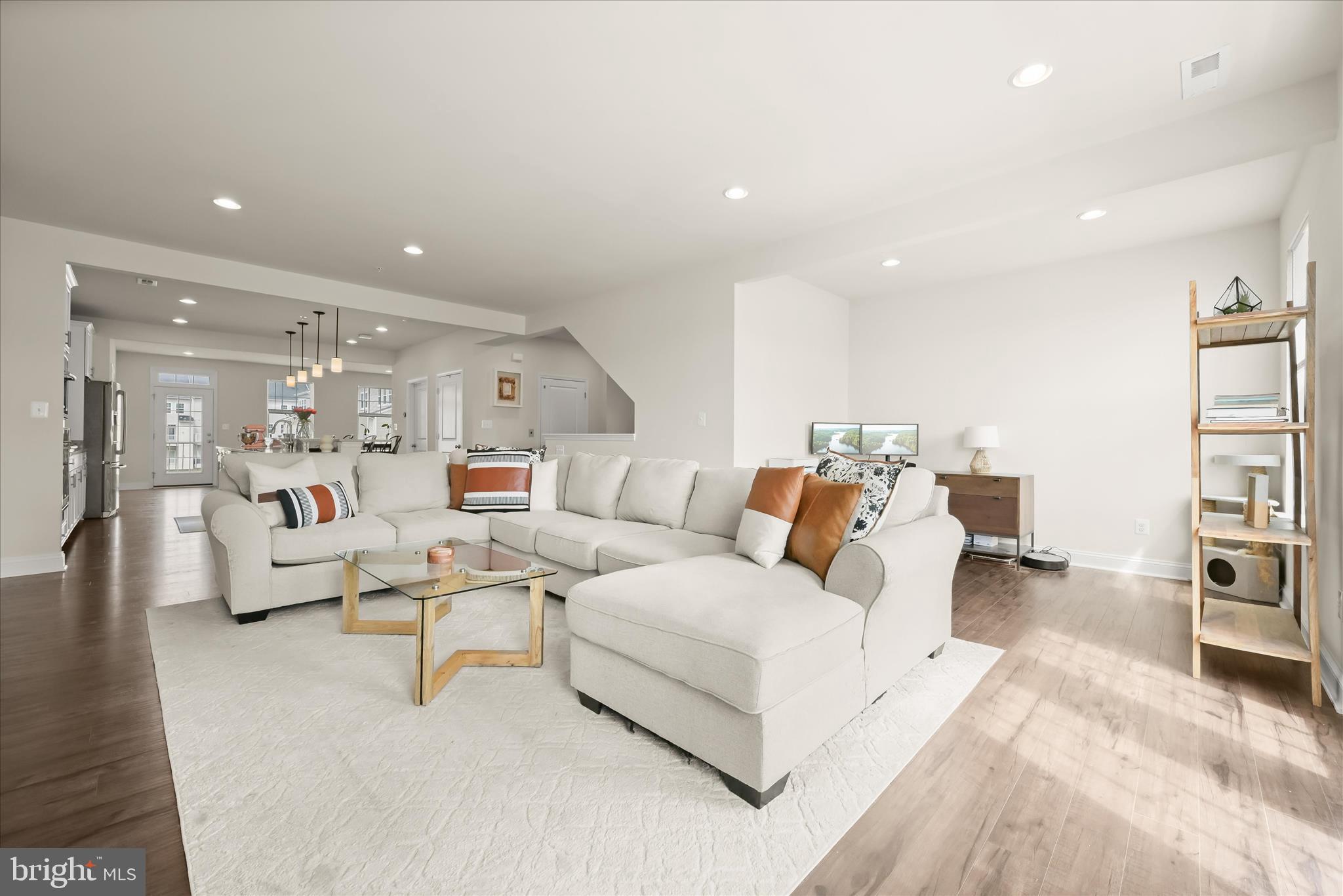 OXFORD SQUARE - Residential