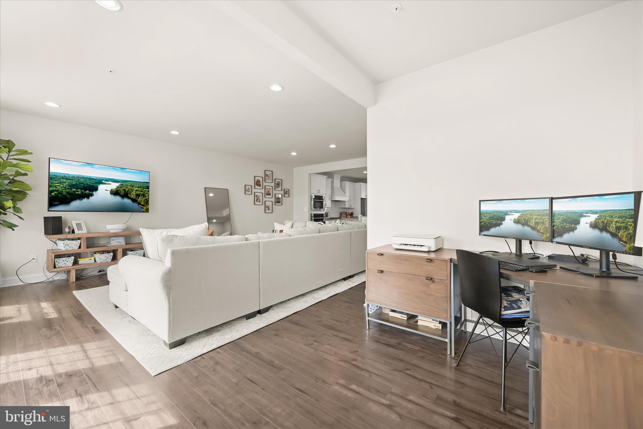 OXFORD SQUARE - Residential