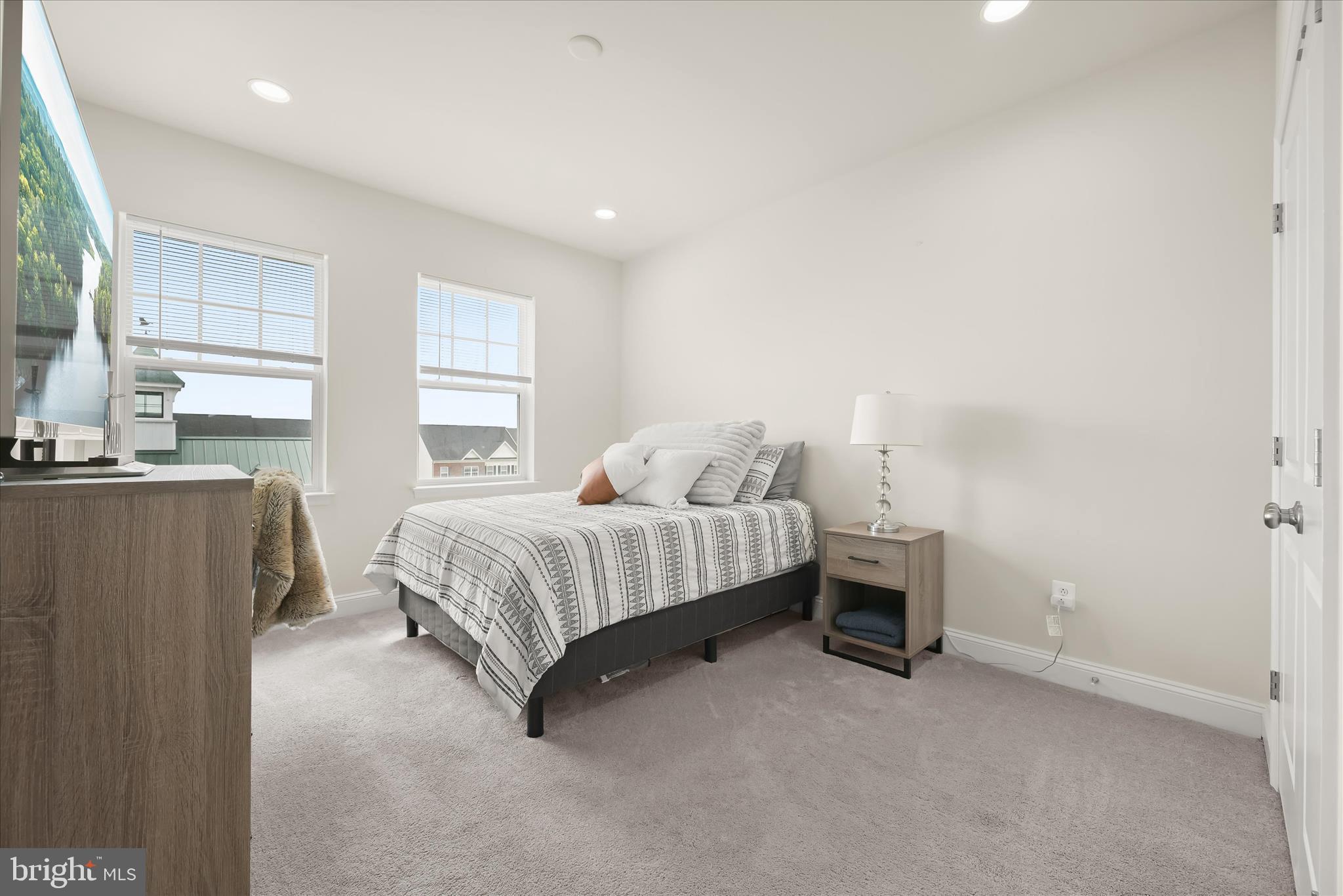 OXFORD SQUARE - Residential