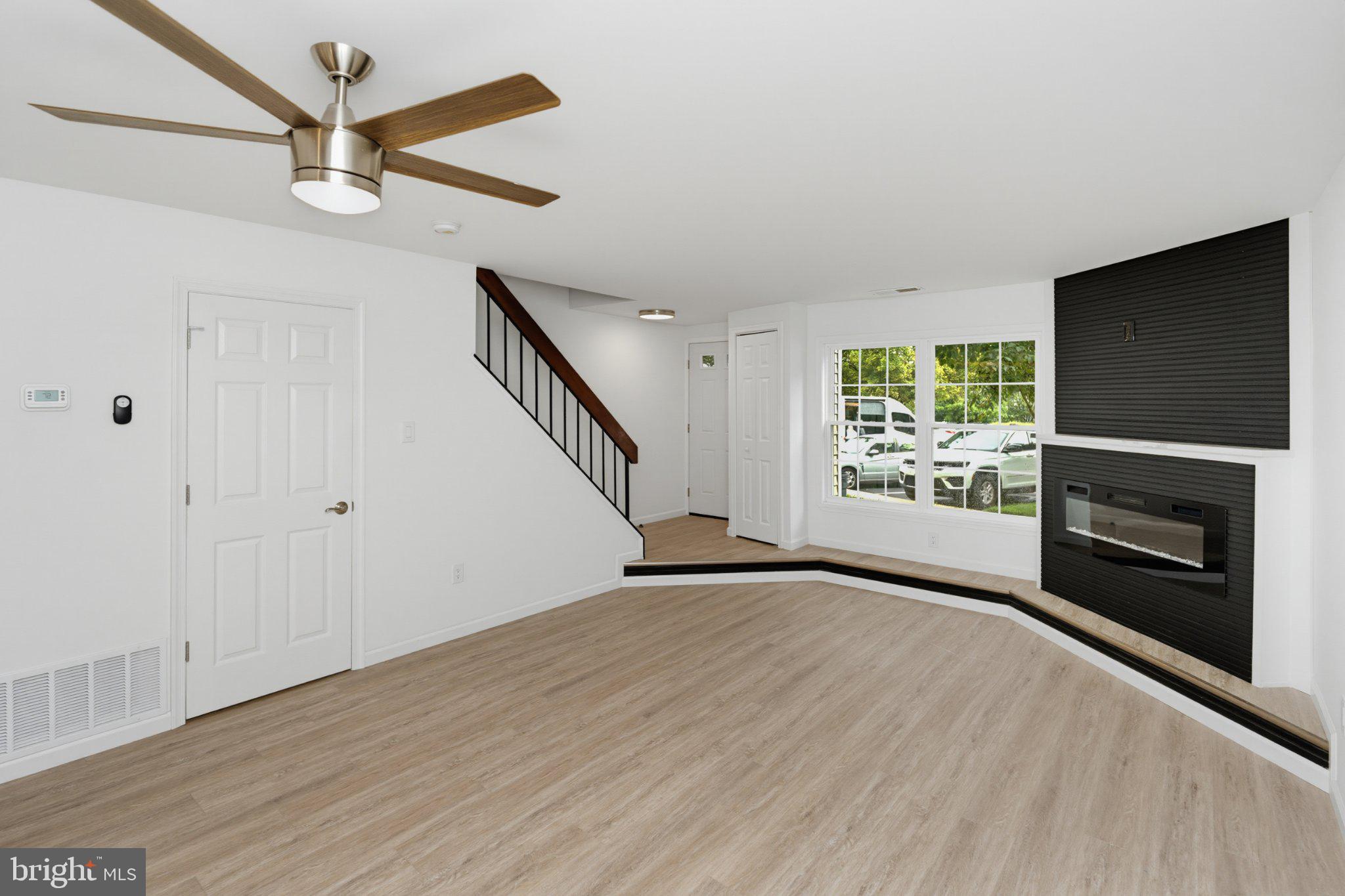 125 MACINTOSH COURT