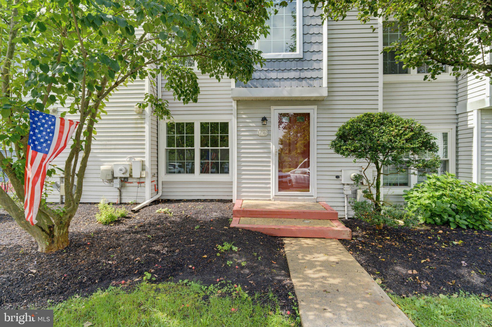 125 MACINTOSH COURT