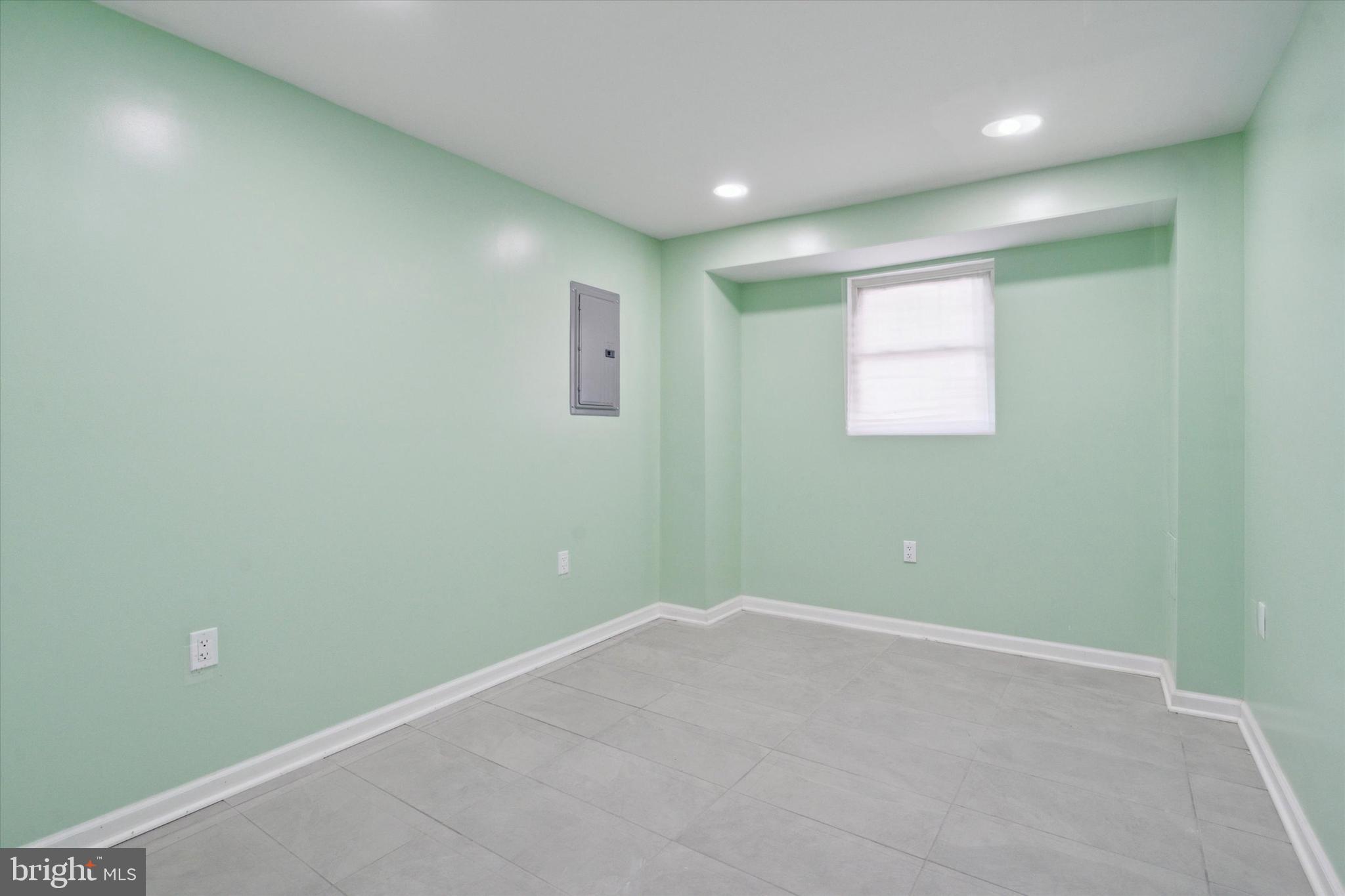 OLNEY (EAST) - Residential