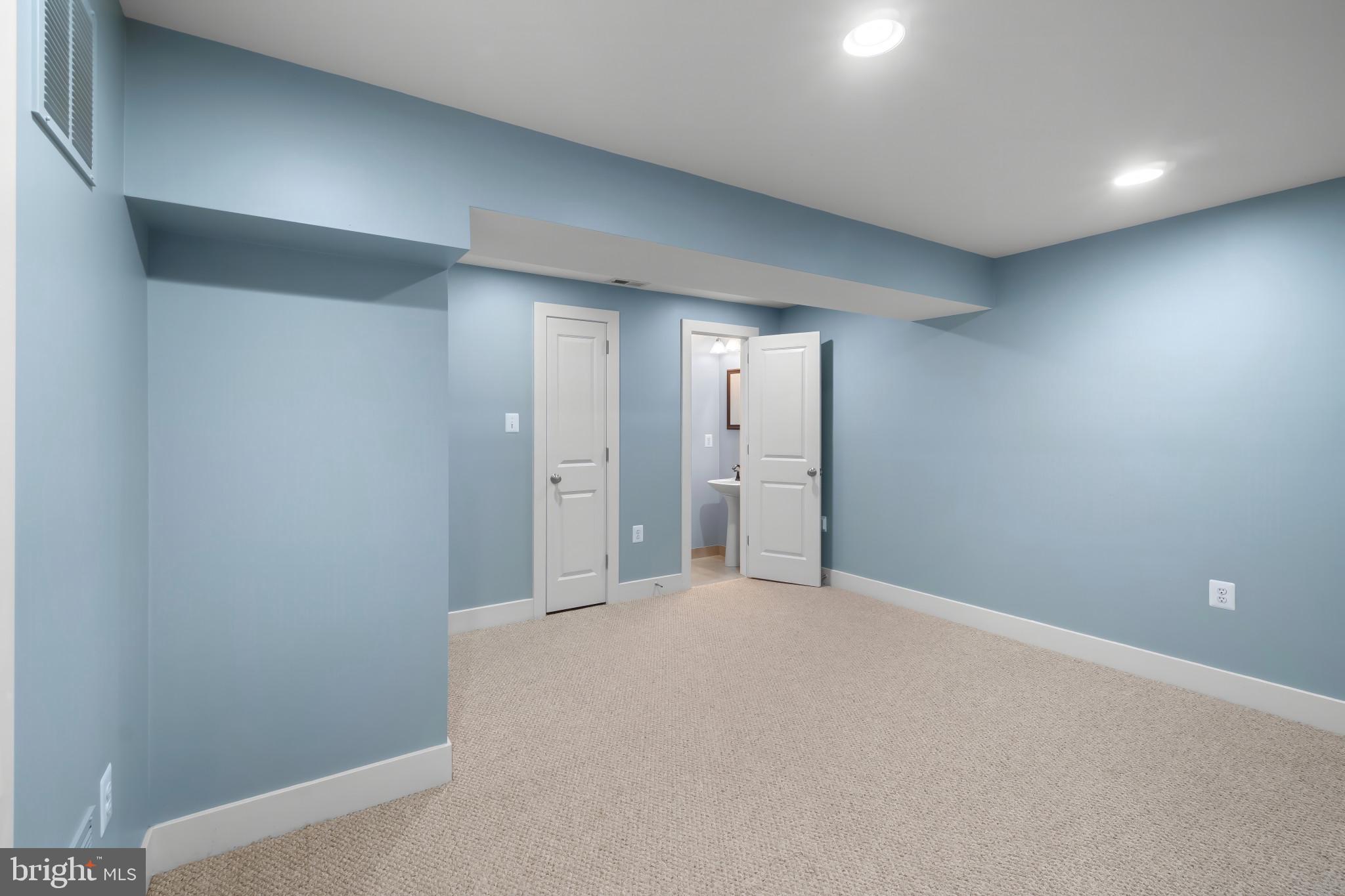 HOES HEIGHTS - Residential