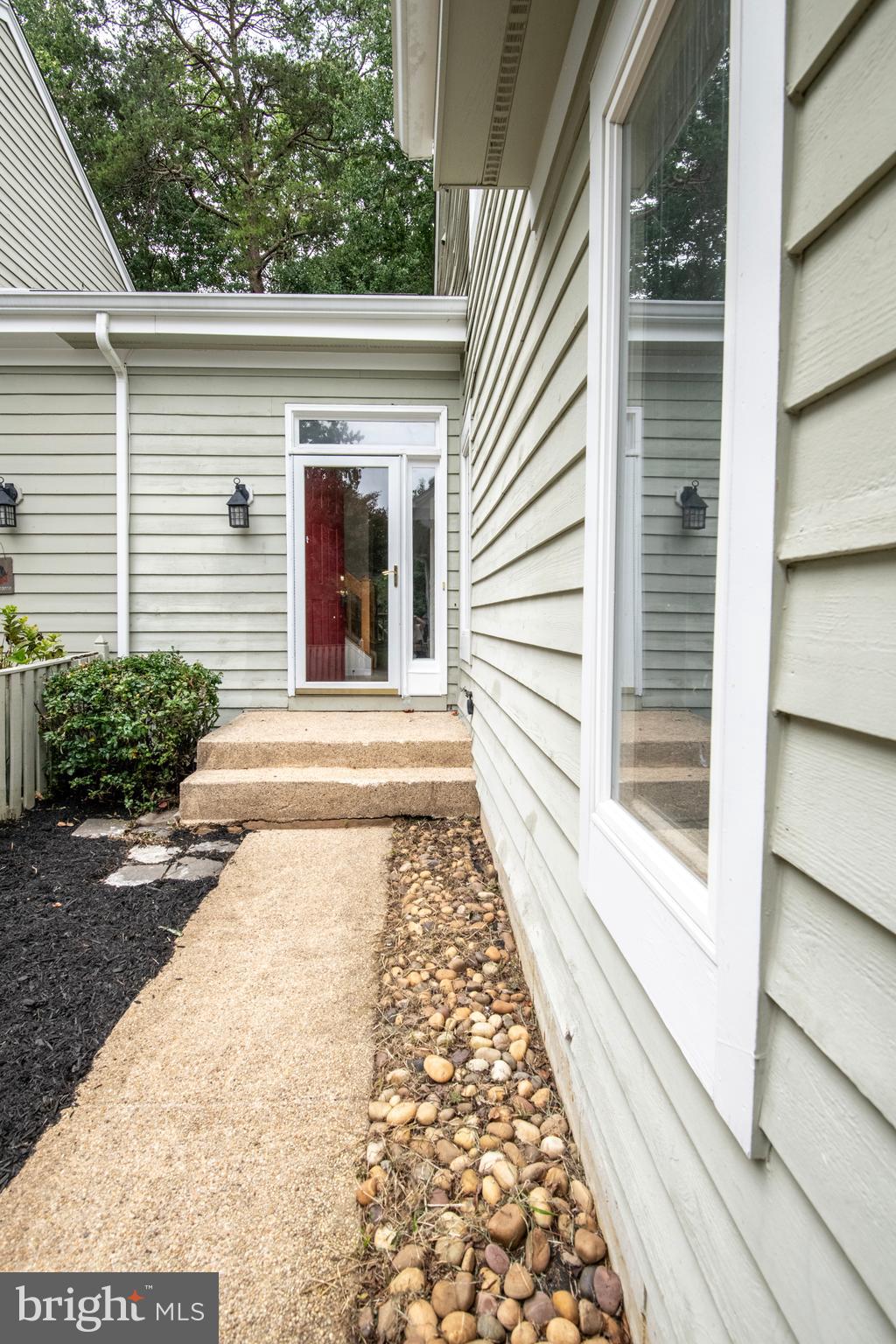 2802 MOCKINGBIRD COURT
