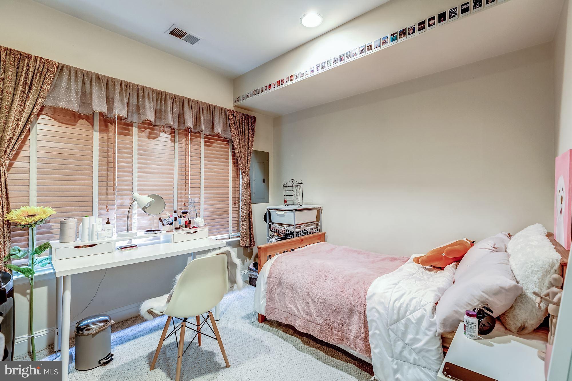 FAIRFAX CENTER LANDBAY - Residential