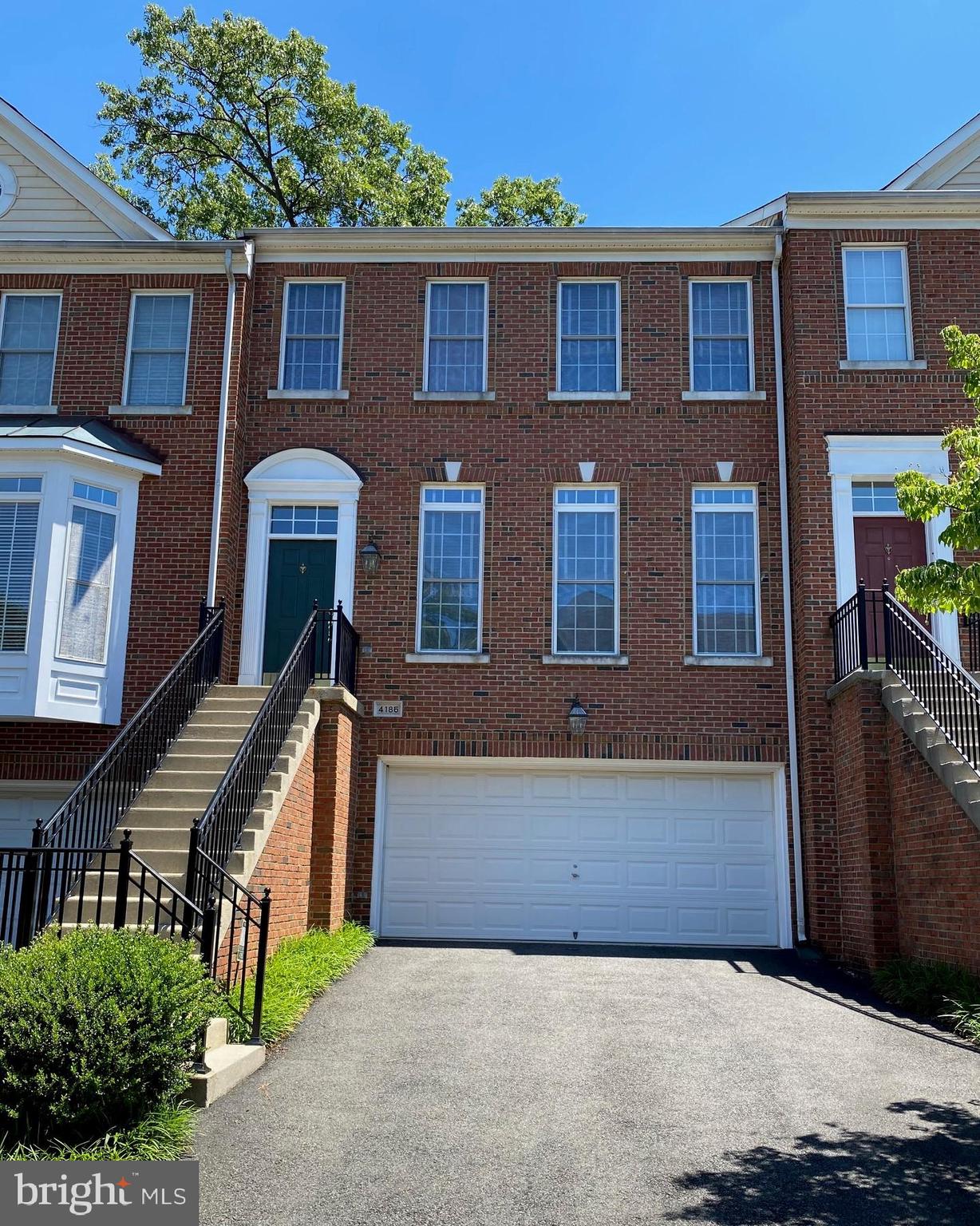 FAIRFAX CENTER LANDBAY - Residential