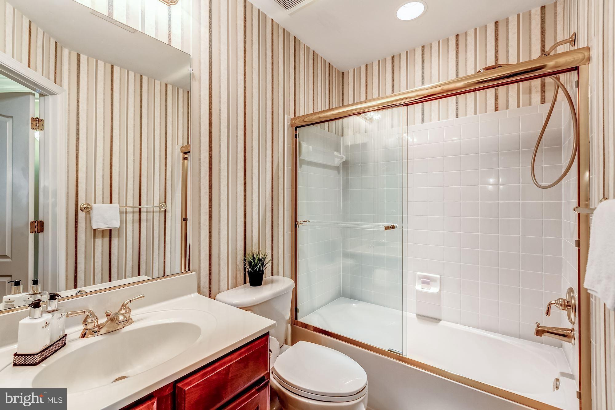 FAIRFAX CENTER LANDBAY - Residential