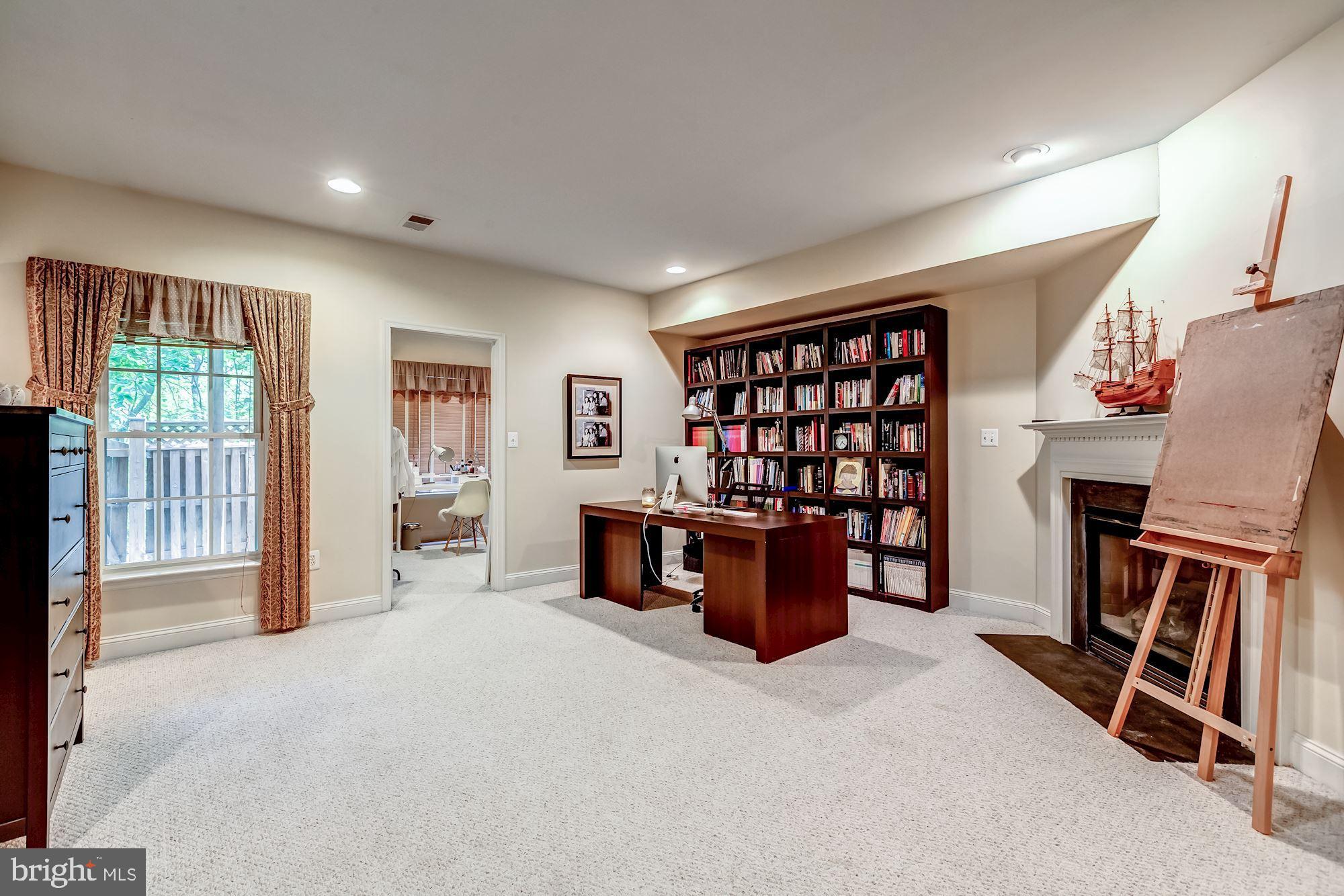 FAIRFAX CENTER LANDBAY - Residential