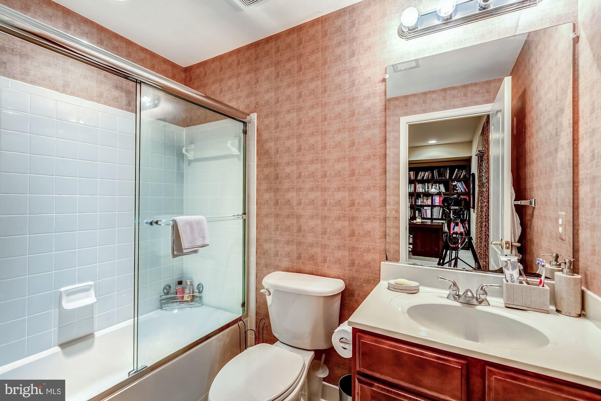 FAIRFAX CENTER LANDBAY - Residential