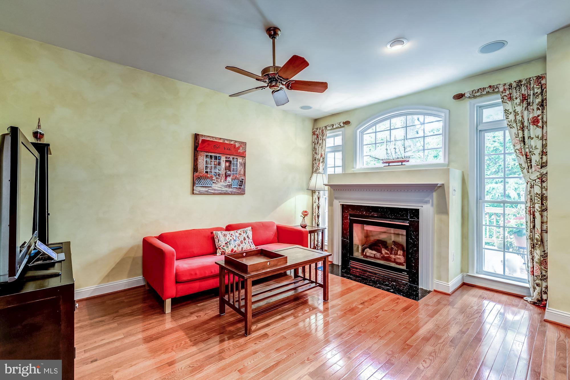 FAIRFAX CENTER LANDBAY - Residential