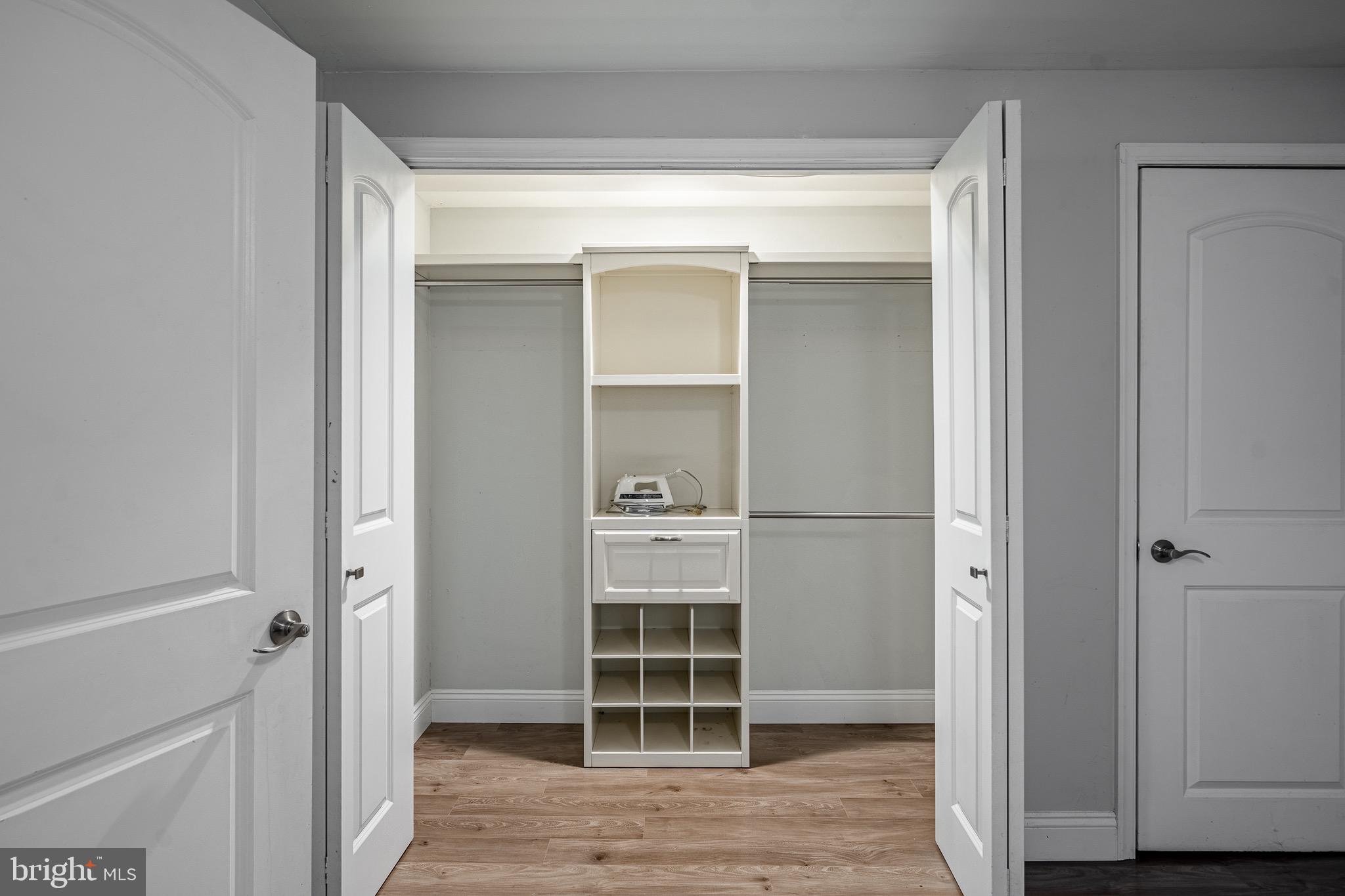 CROFTON COURT COND - Residential